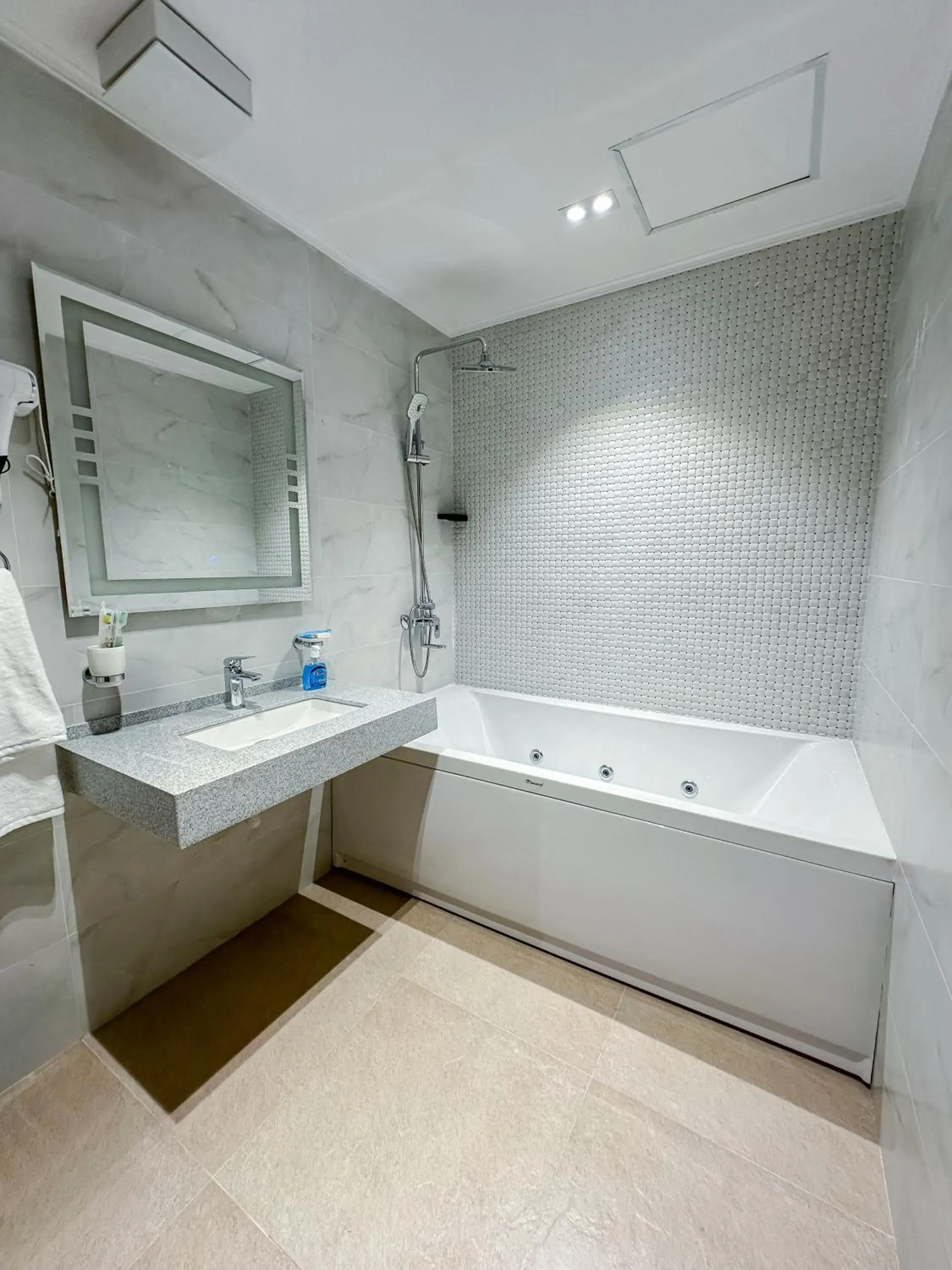 Suite - single occupancy in Karvon Plaza Hotel Suite - single occupancy in Karvon Plaza Hotel