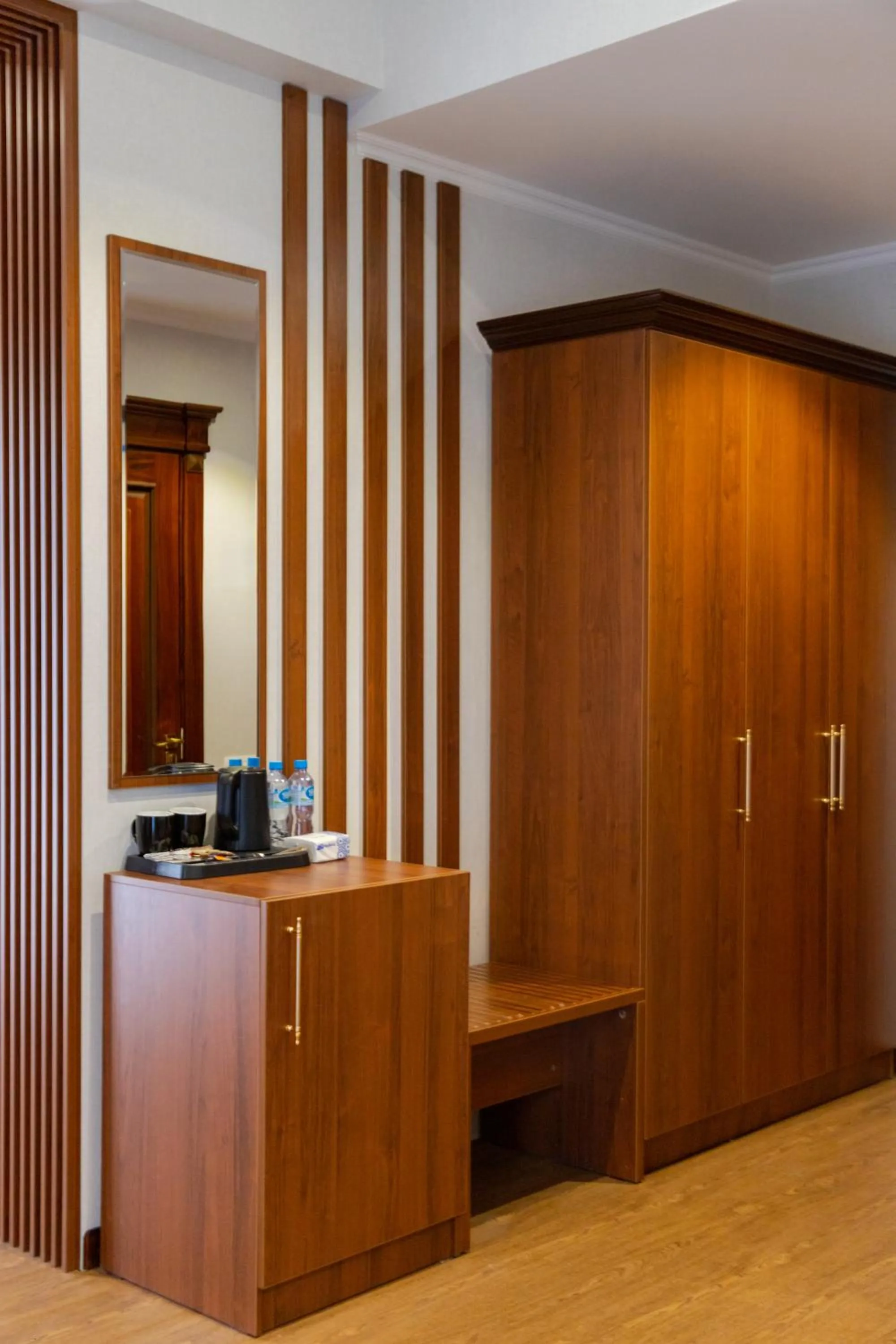 wardrobe in Karvon Plaza Hotel