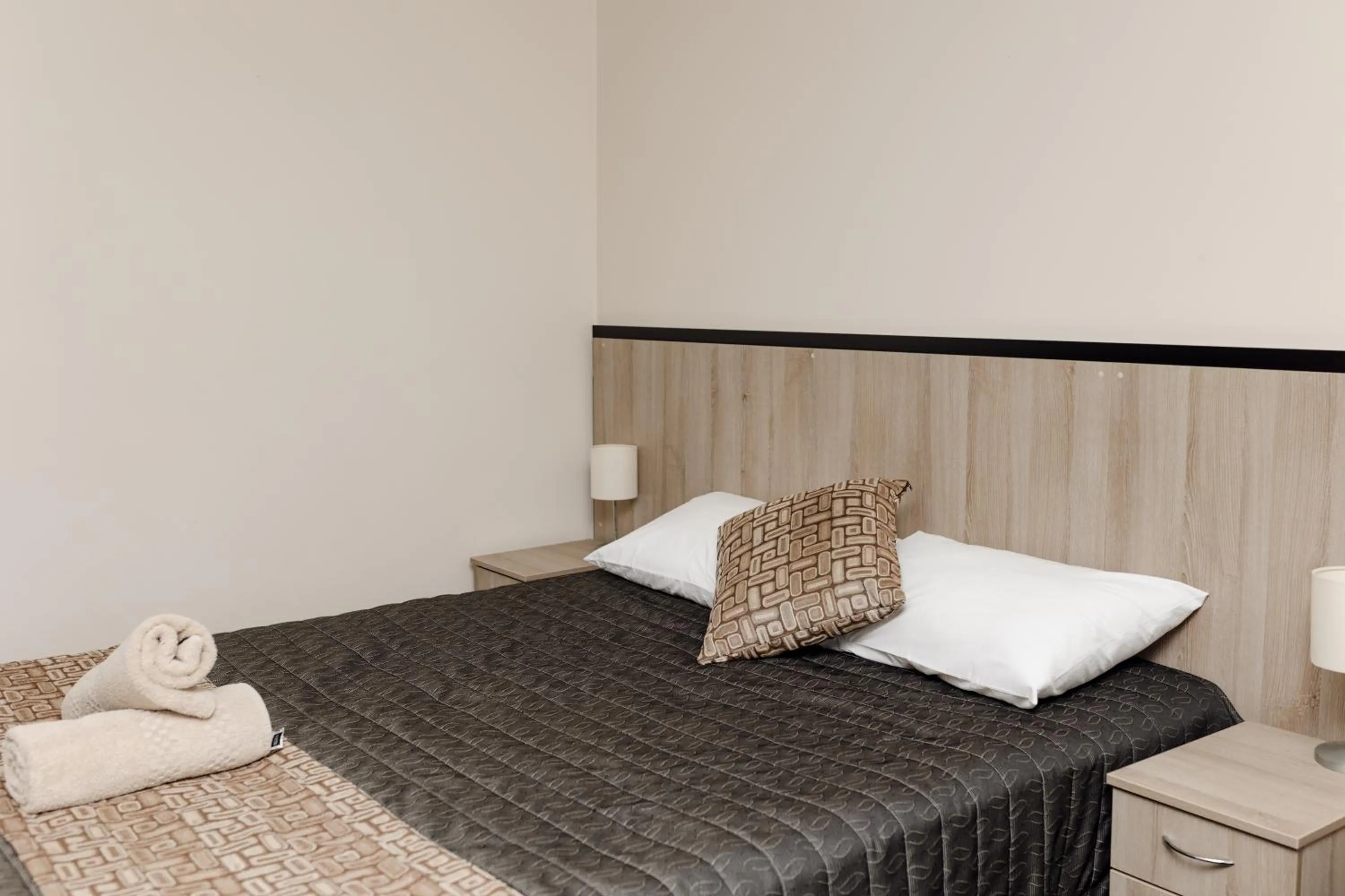 Bed in Starline Motor Inn