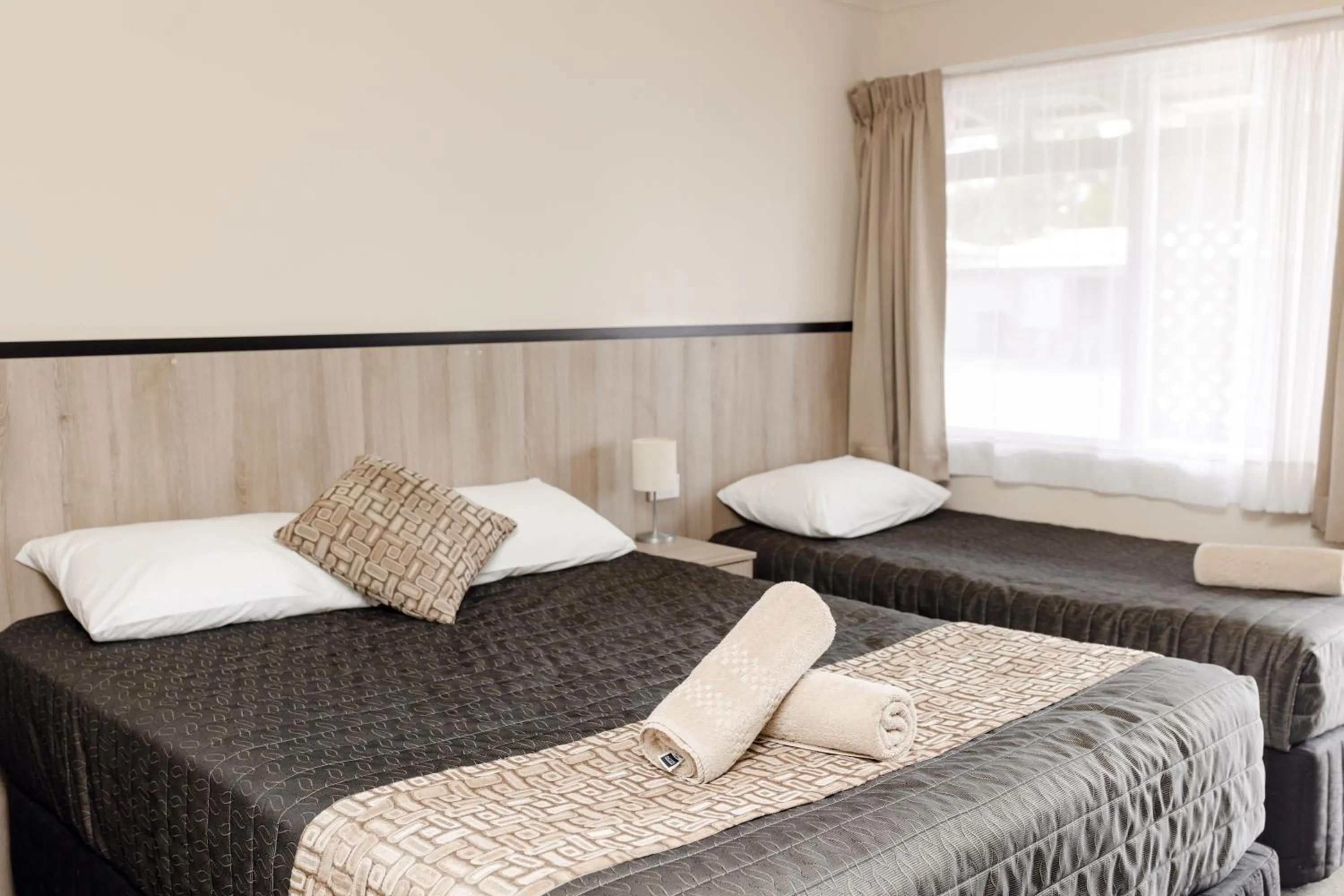 Bed in Starline Motor Inn