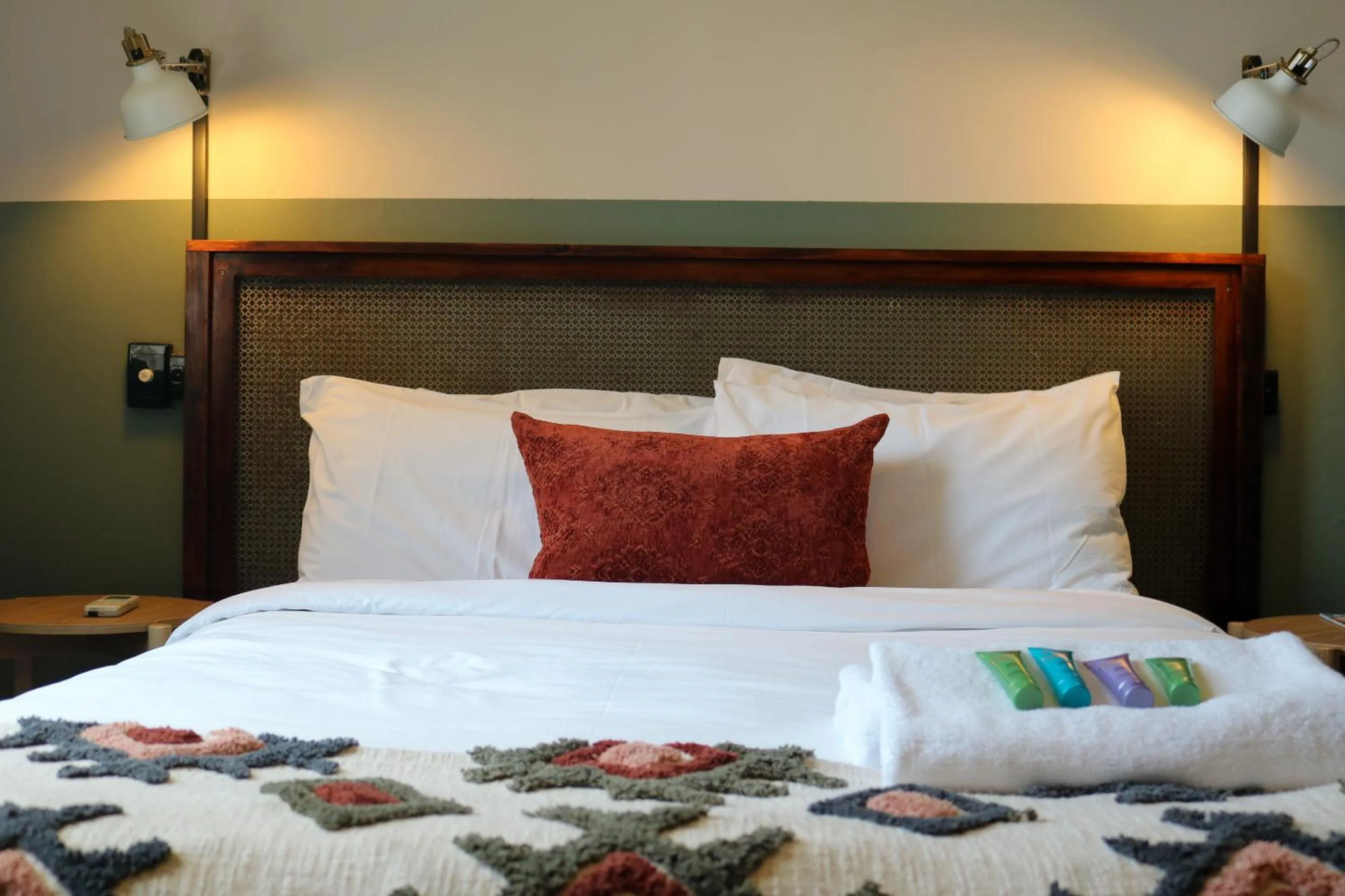 Bedroom, Bed in Darlo Bar Darlinghurst