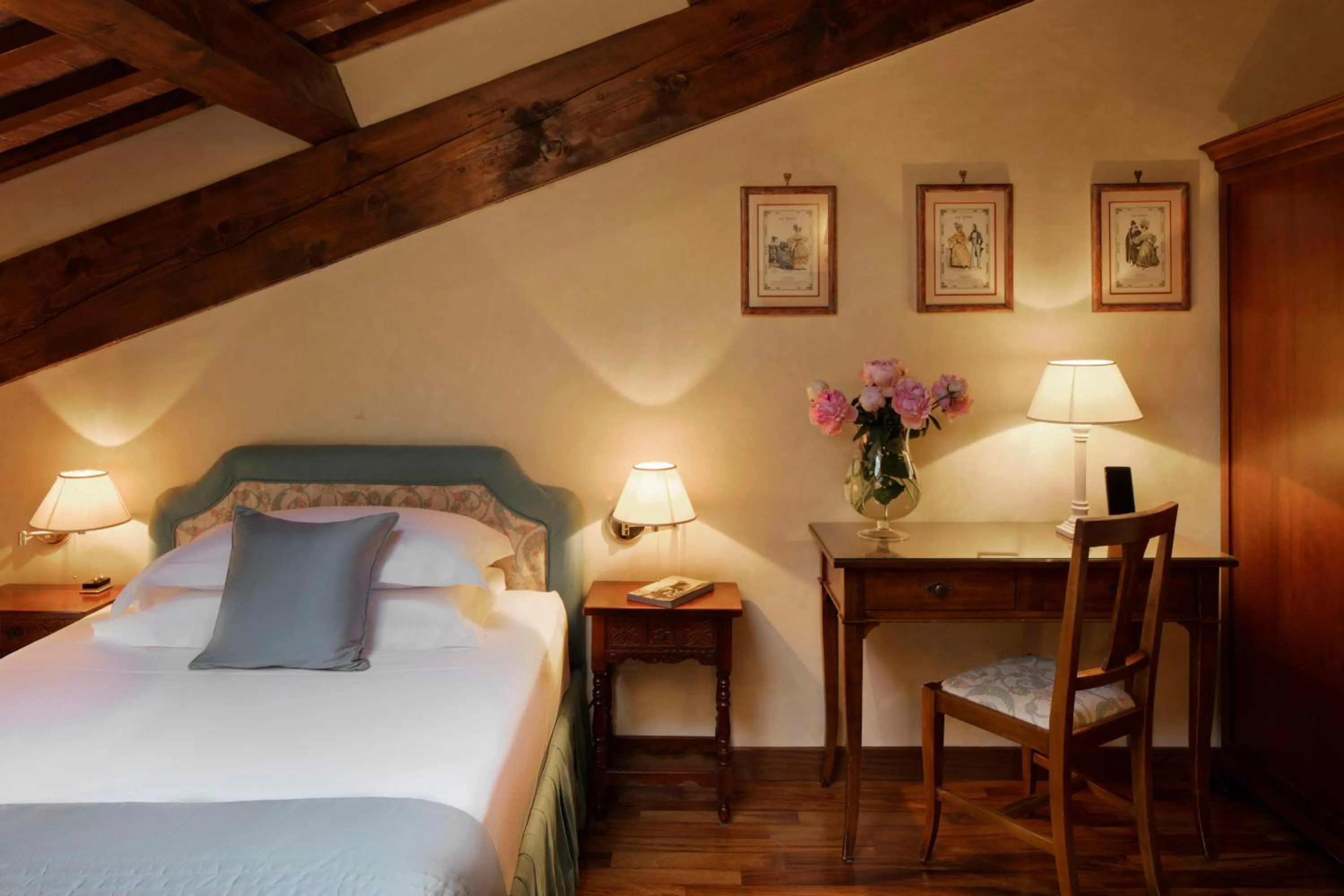 Photo of the whole room, Bed in Villa Michelangelo Vicenza – Starhotels Collezione