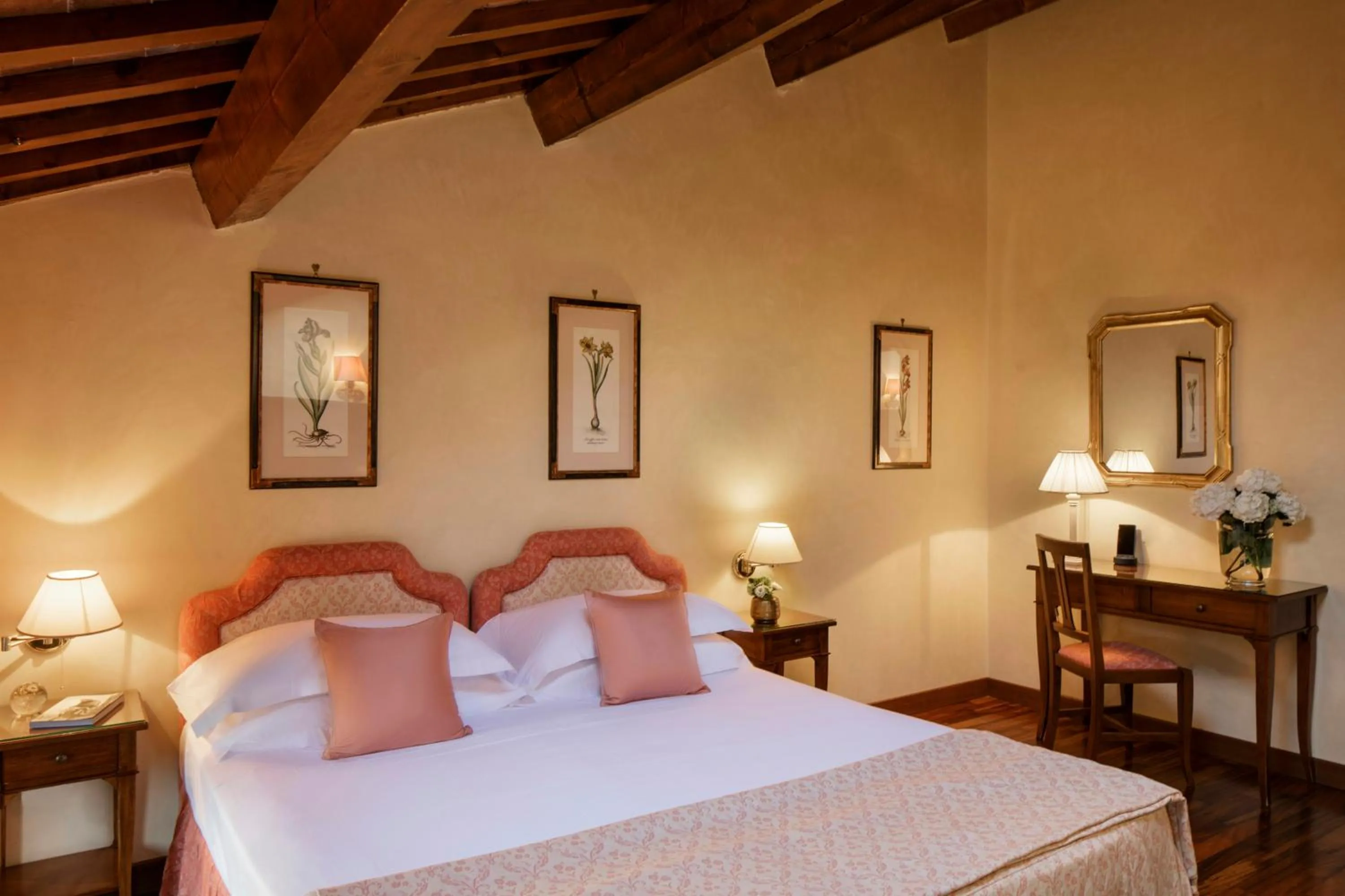 Bedroom, Bed in Villa Michelangelo Vicenza – Starhotels Collezione