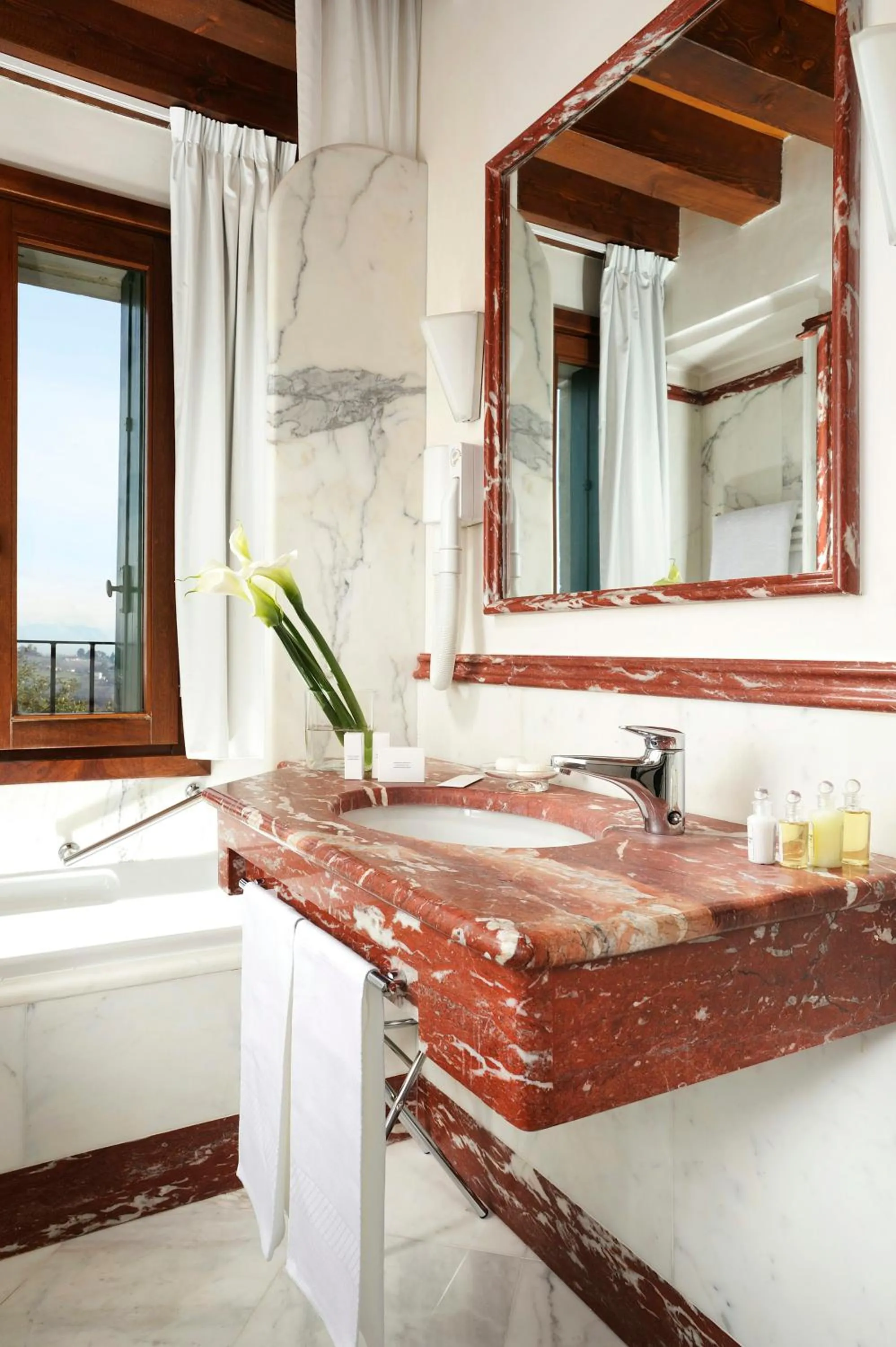 Bathroom in Villa Michelangelo Vicenza – Starhotels Collezione