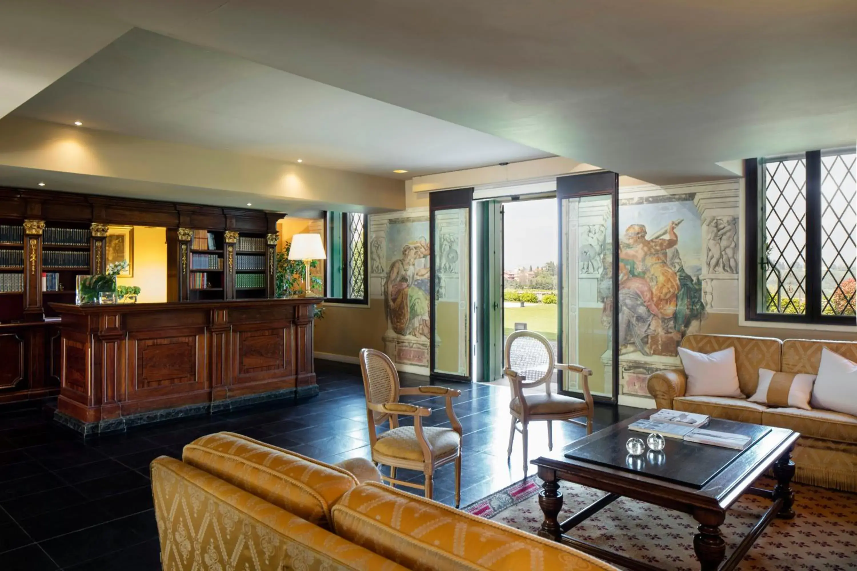 Lobby or reception in Villa Michelangelo Vicenza – Starhotels Collezione Lobby or reception in Villa Michelangelo Vicenza – Starhotels Collezione