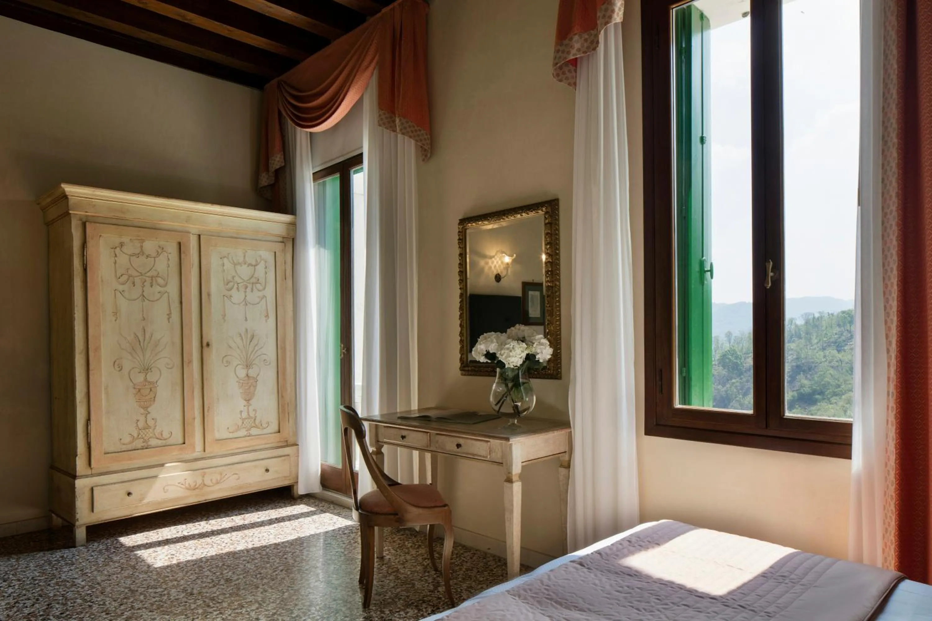 Photo of the whole room, Bed in Villa Michelangelo Vicenza – Starhotels Collezione