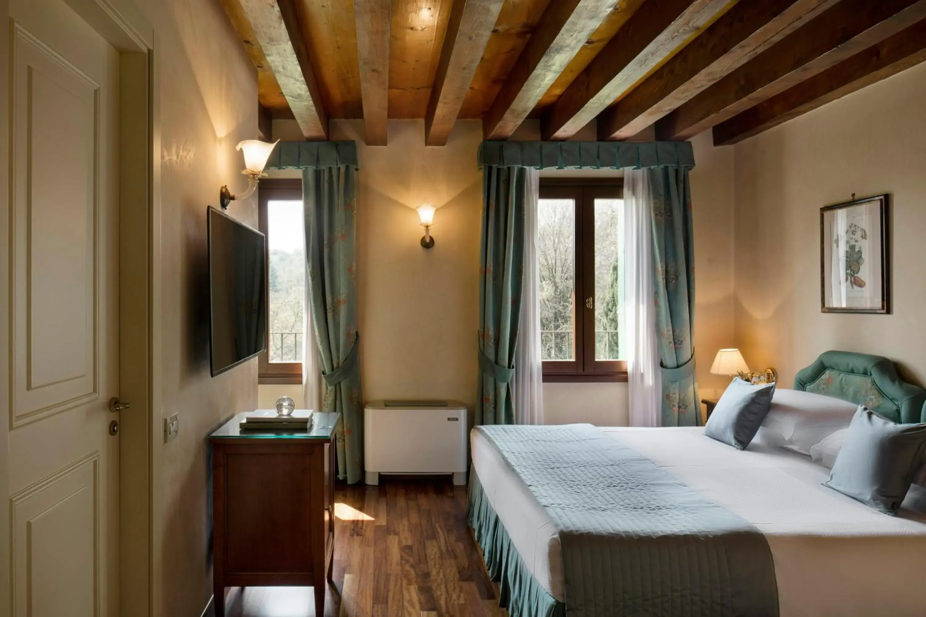 Superior Double Room in Villa Michelangelo Vicenza – Starhotels Collezione Superior Double Room in Villa Michelangelo Vicenza – Starhotels Collezione