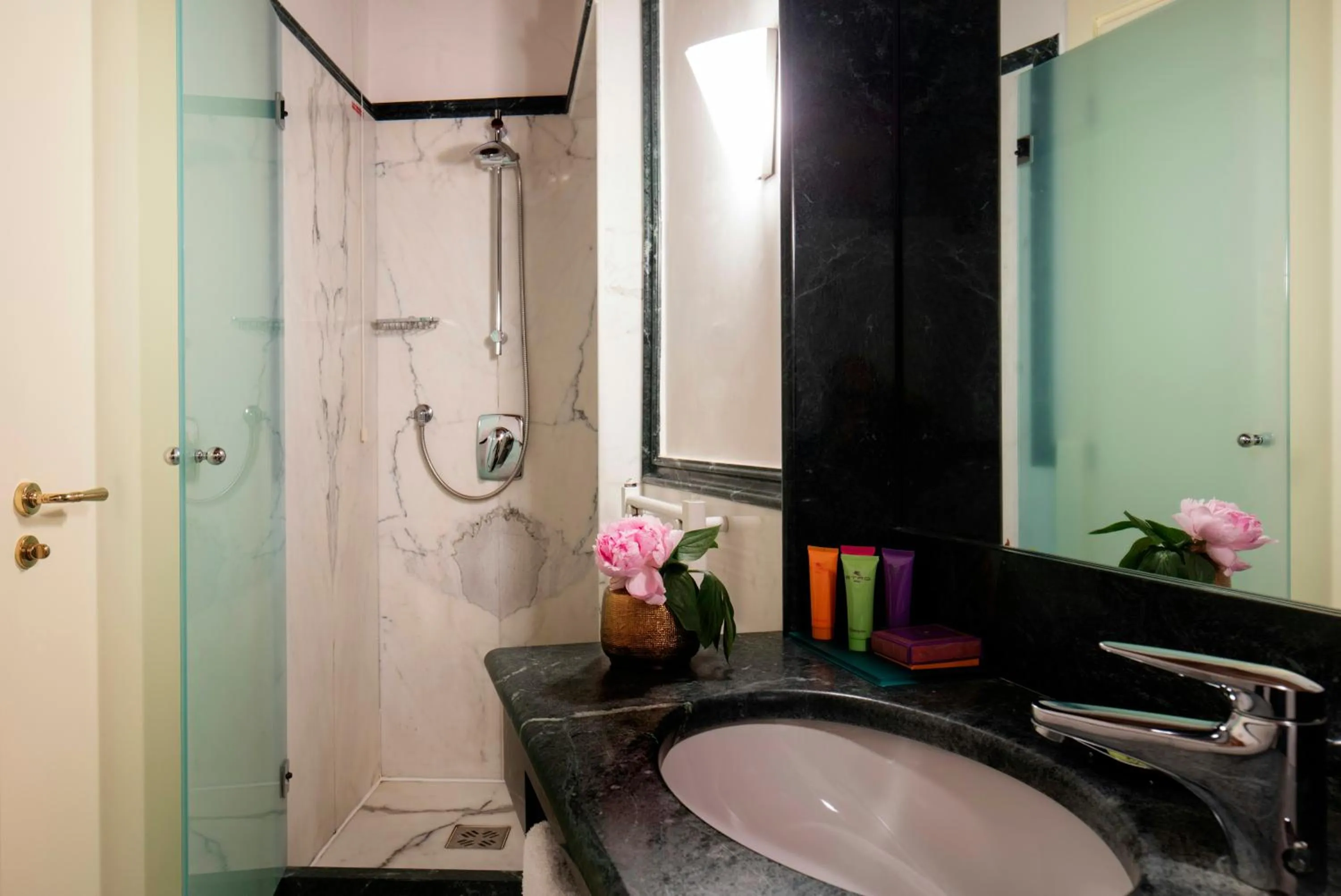 Bathroom in Villa Michelangelo Vicenza – Starhotels Collezione