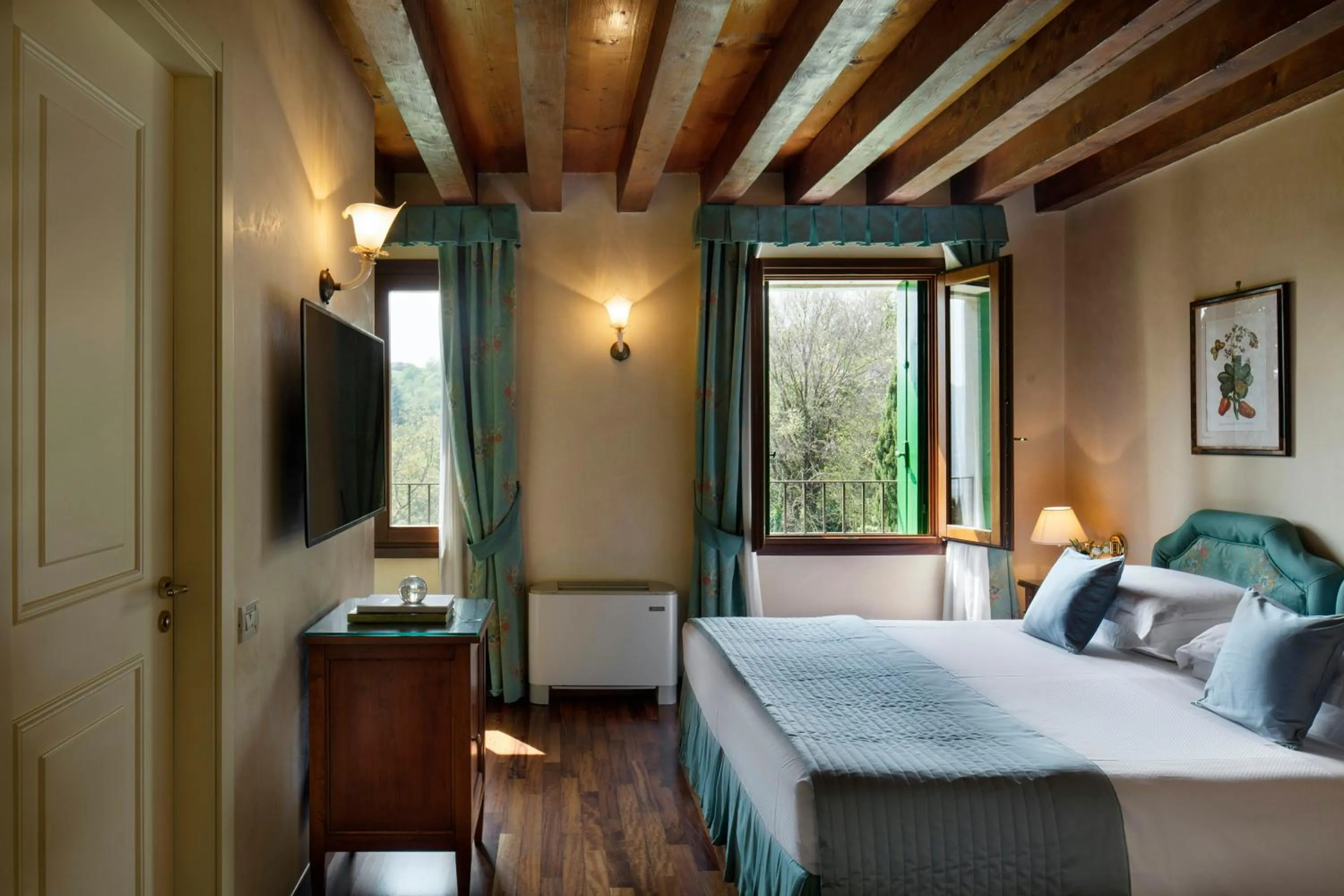 Bedroom, Bed in Villa Michelangelo Vicenza – Starhotels Collezione