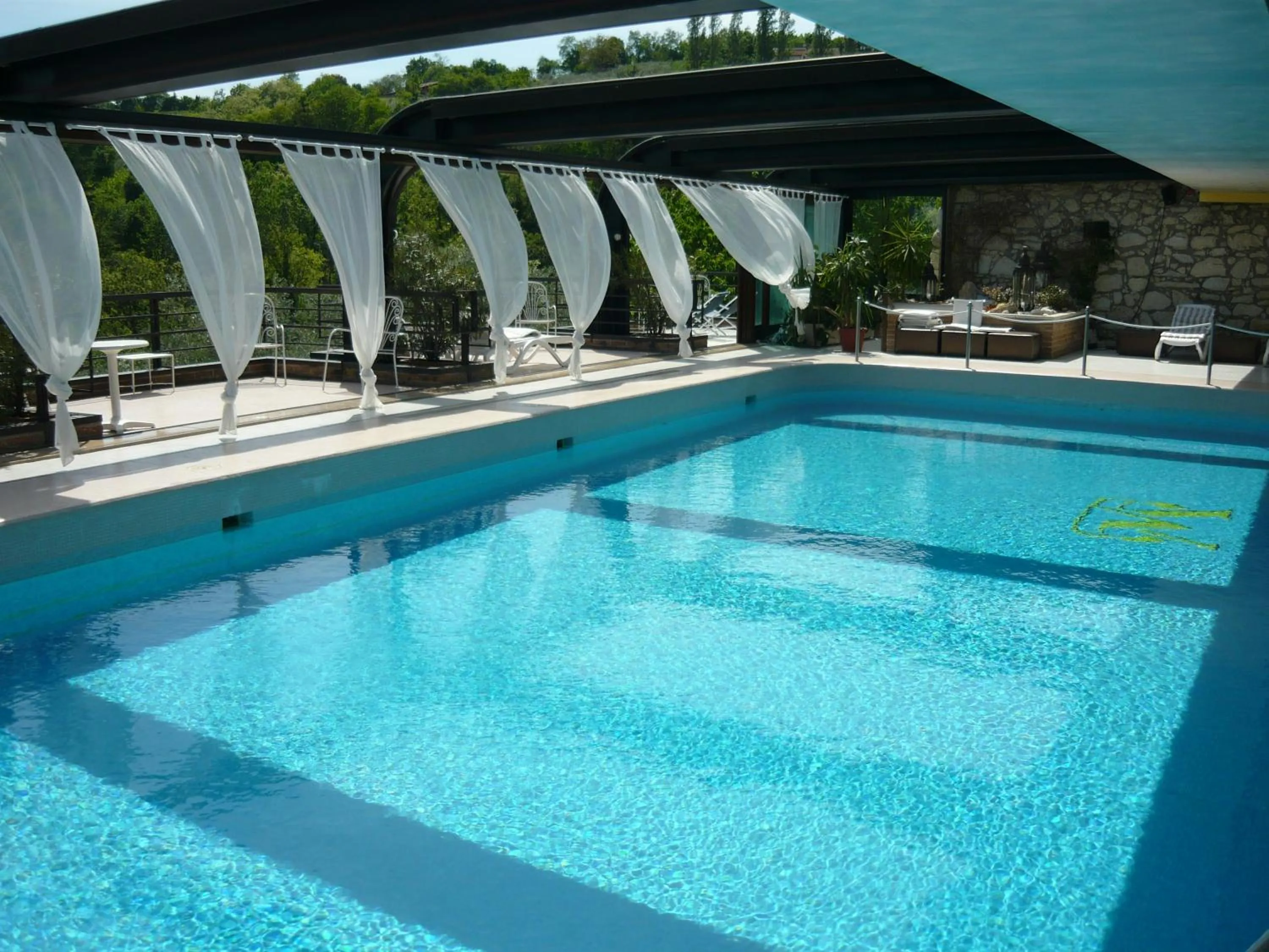 Swimming pool in Villa Michelangelo Vicenza – Starhotels Collezione