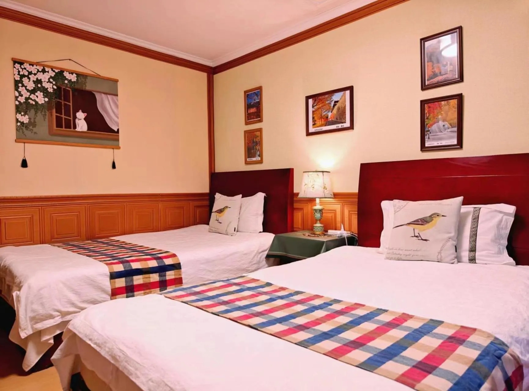 Bed in Beijing Badaling Great Wall Caos Courtyard Hostel 1VIP service 2Ancient style Chinese yard 3 only 15 minutes walk to the Badaling Great Wall 4 be your free advisor 5 offer private guided tour 6 experience local food and culutre