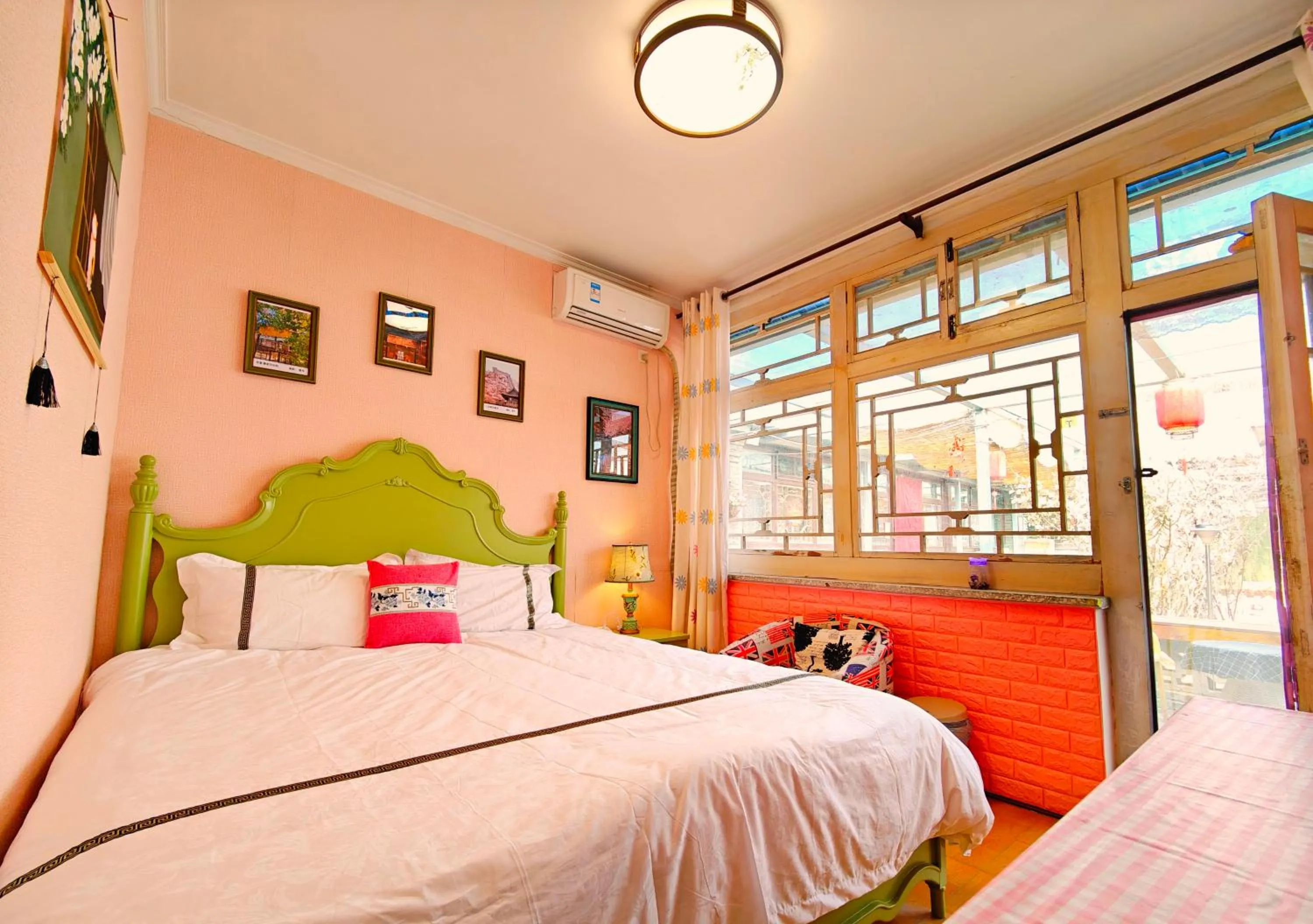 Bed in Beijing Badaling Great Wall Caos Courtyard Hostel 1VIP service 2Ancient style Chinese yard 3 only 15 minutes walk to the Badaling Great Wall 4 be your free advisor 5 offer private guided tour 6 experience local food and culutre