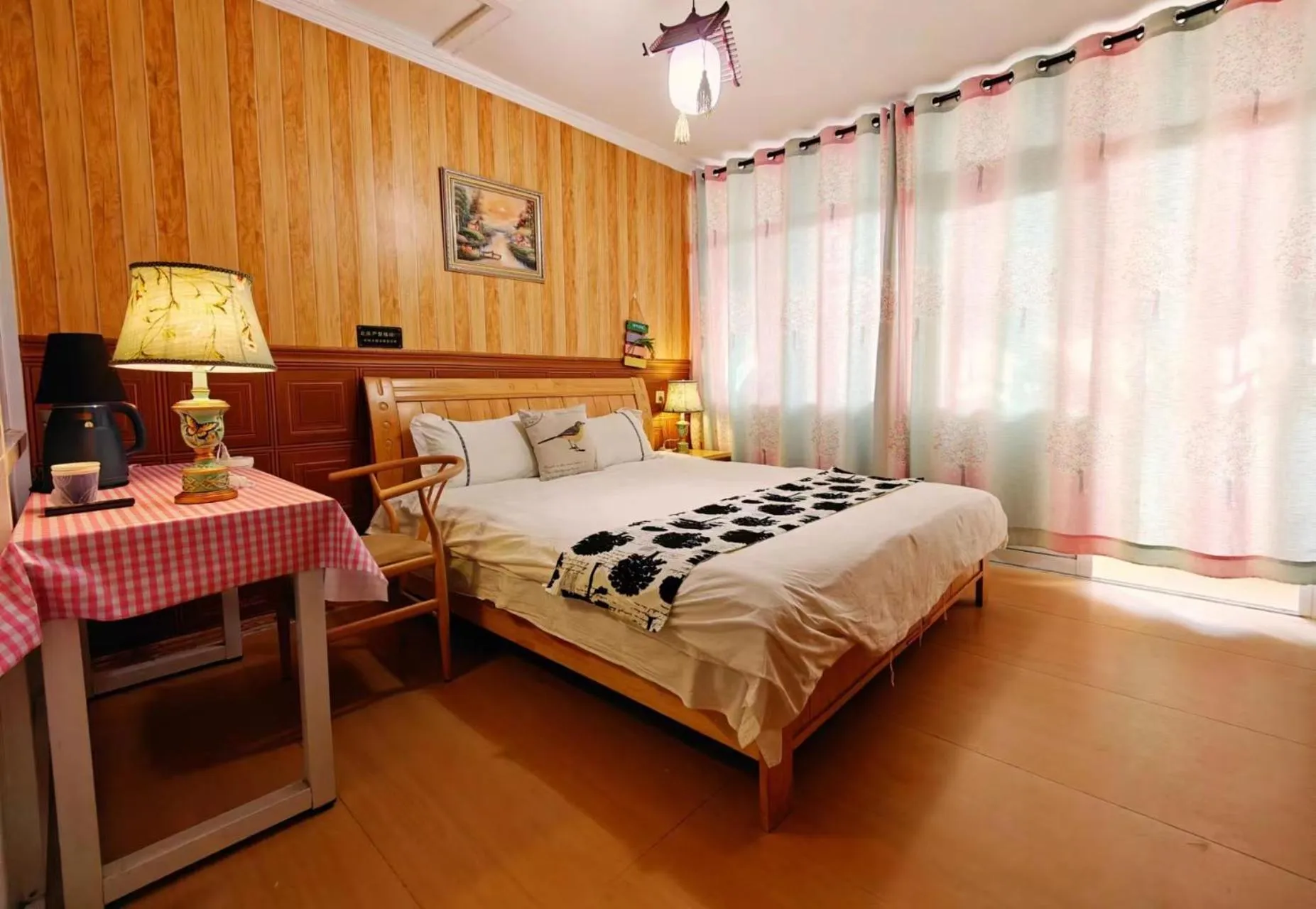 Bed in Beijing Badaling Great Wall Caos Courtyard Hostel 1VIP service 2Ancient style Chinese yard 3 only 15 minutes walk to the Badaling Great Wall 4 be your free advisor 5 offer private guided tour 6 experience local food and culutre