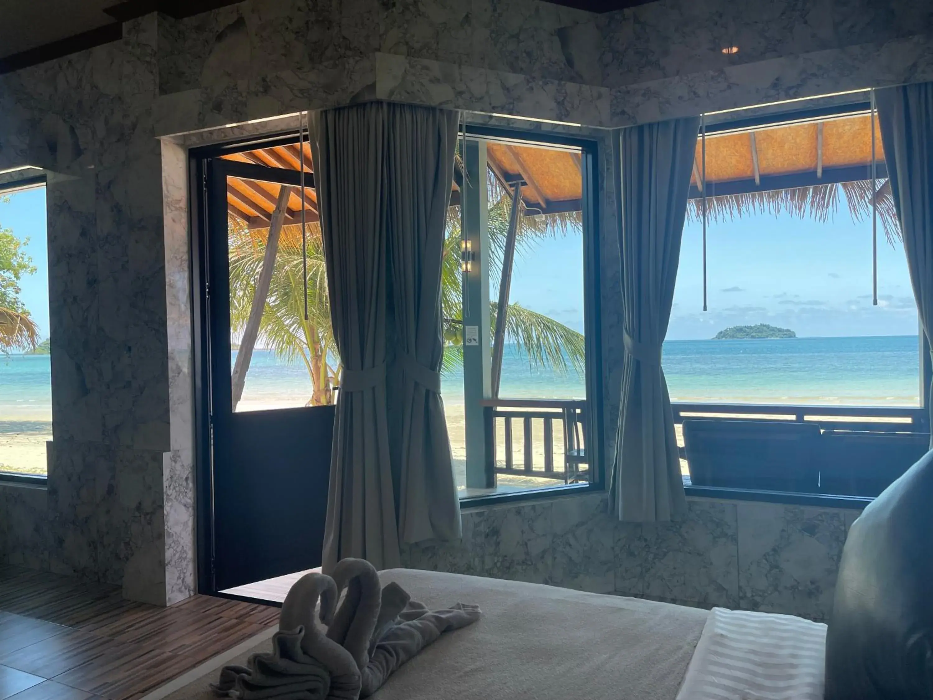 Sea view, Bed in Kai Bae Beach Resort Koh Chang Sea view, Bed in Kai Bae Beach Resort Koh Chang