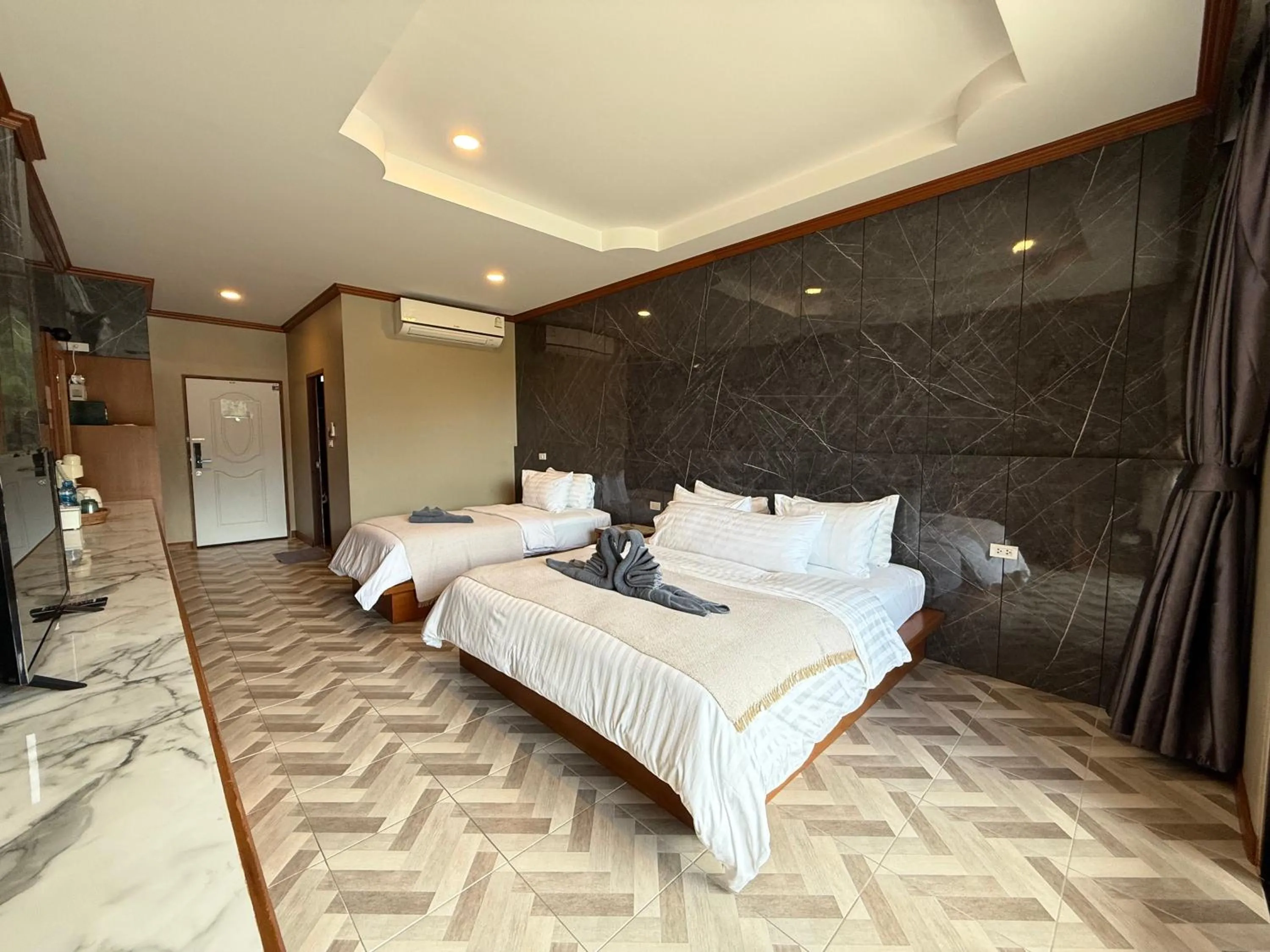 Bed in Kai Bae Beach Resort Koh Chang