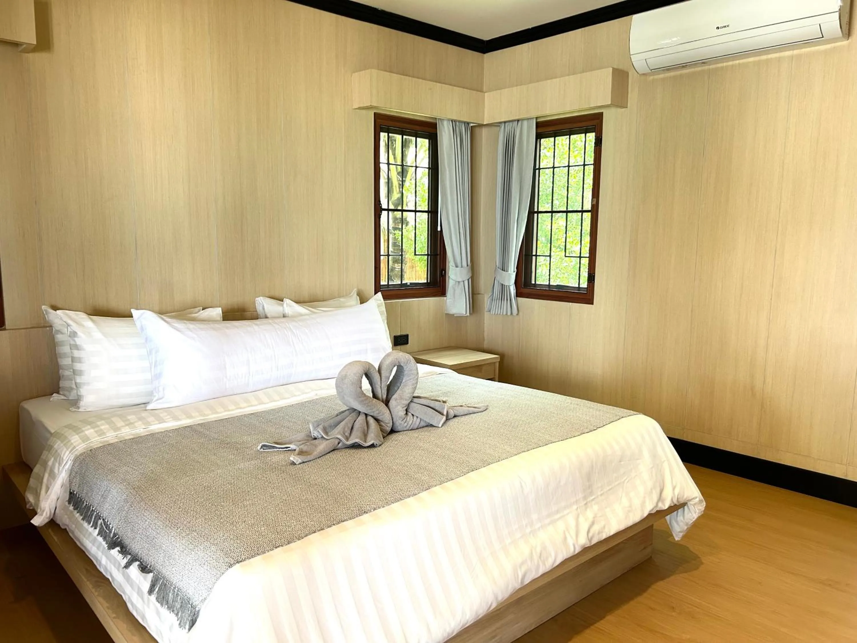 Bed in Kai Bae Beach Resort Koh Chang