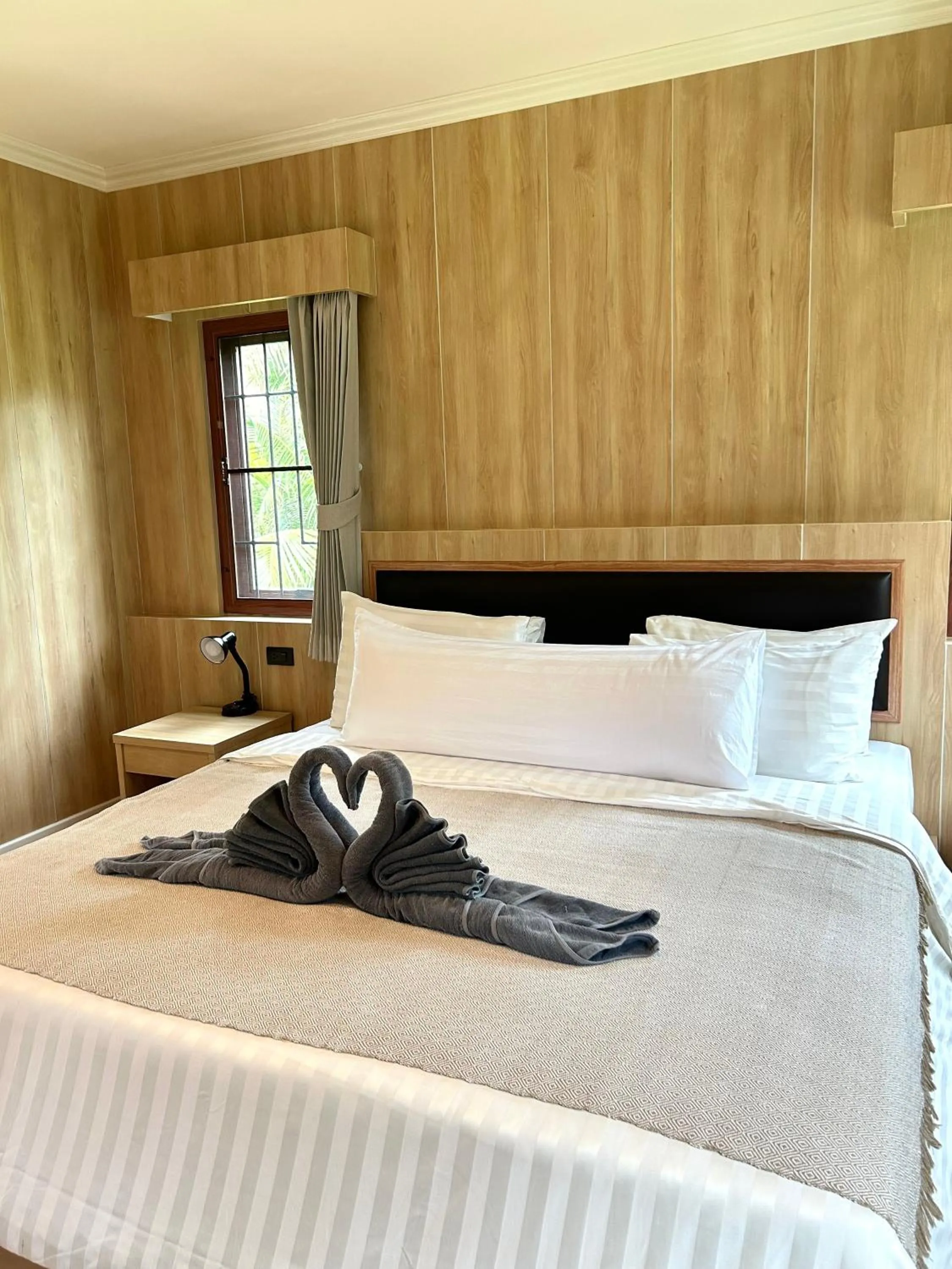 Bed in Kai Bae Beach Resort Koh Chang