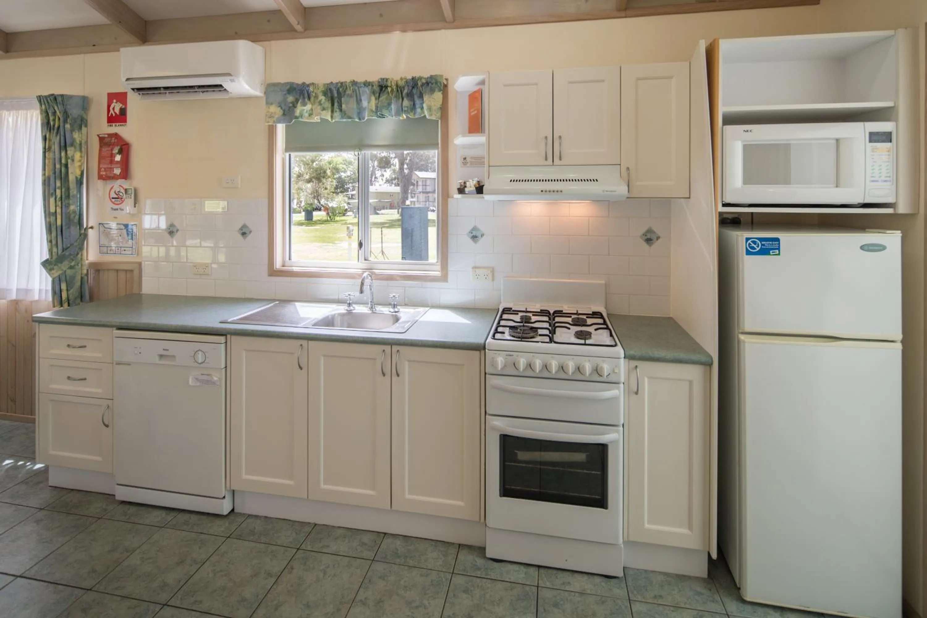Kitchen or kitchenette in Ingenia Holidays Lake Macquarie