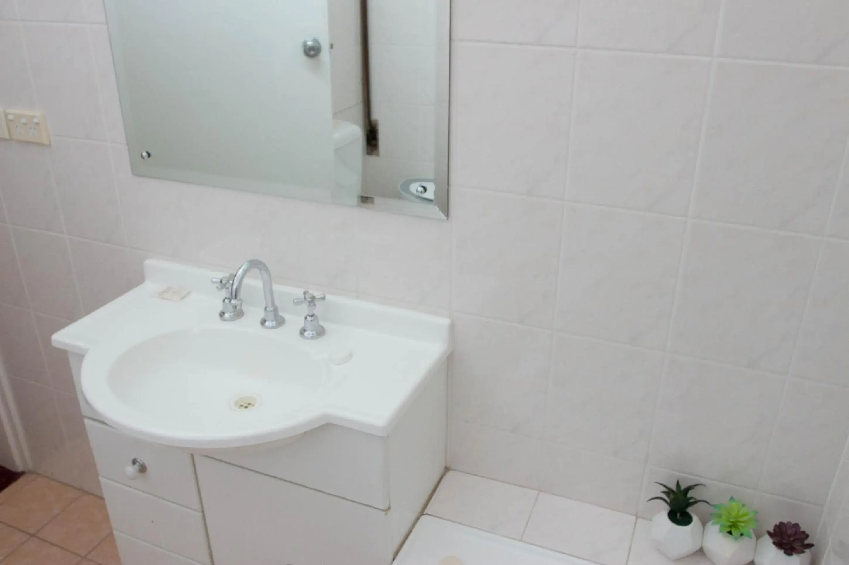 Bathroom in Wiley Park Hotel Bathroom in Wiley Park Hotel