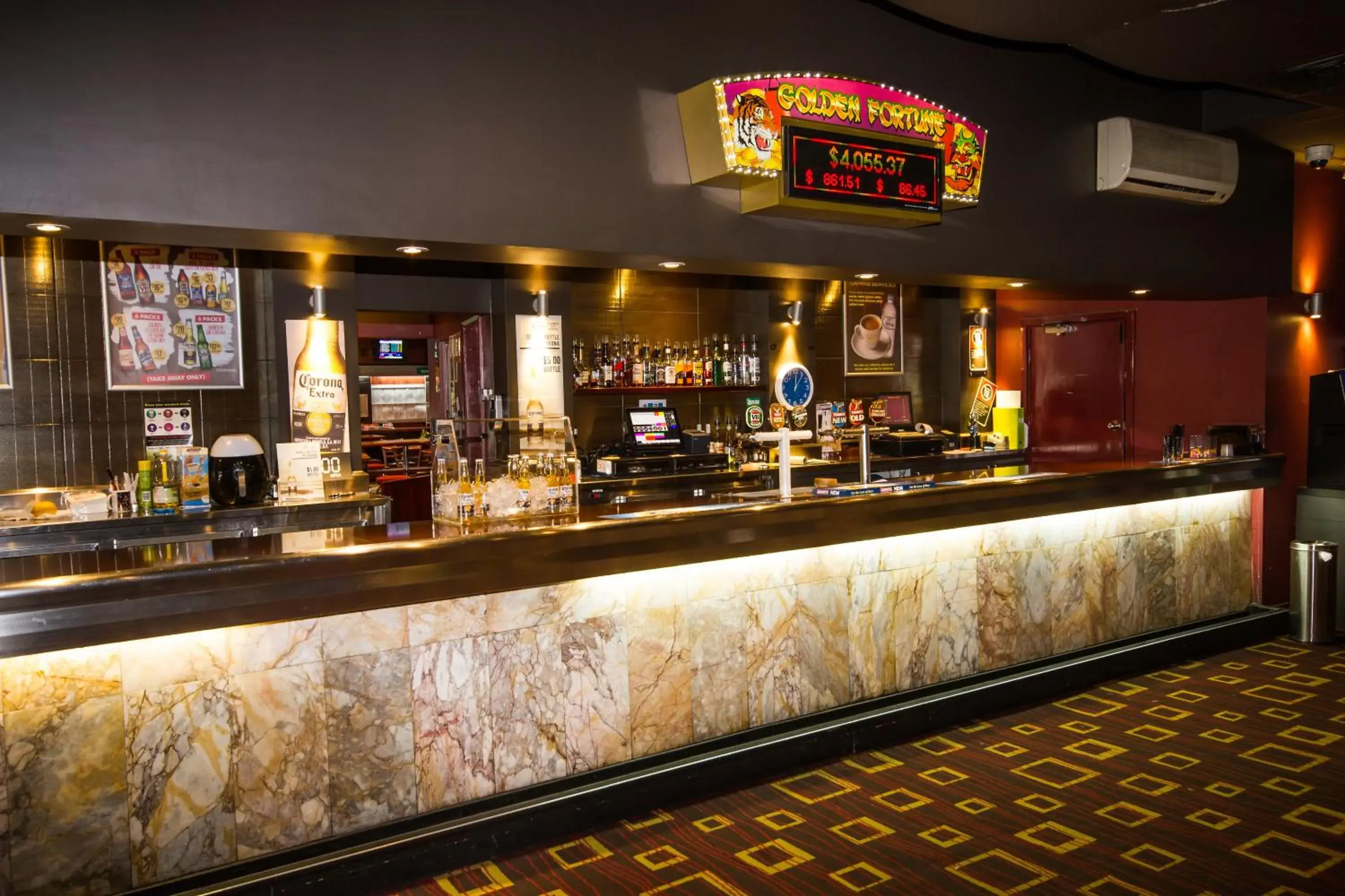 Lounge or bar in Wiley Park Hotel Lounge or bar in Wiley Park Hotel