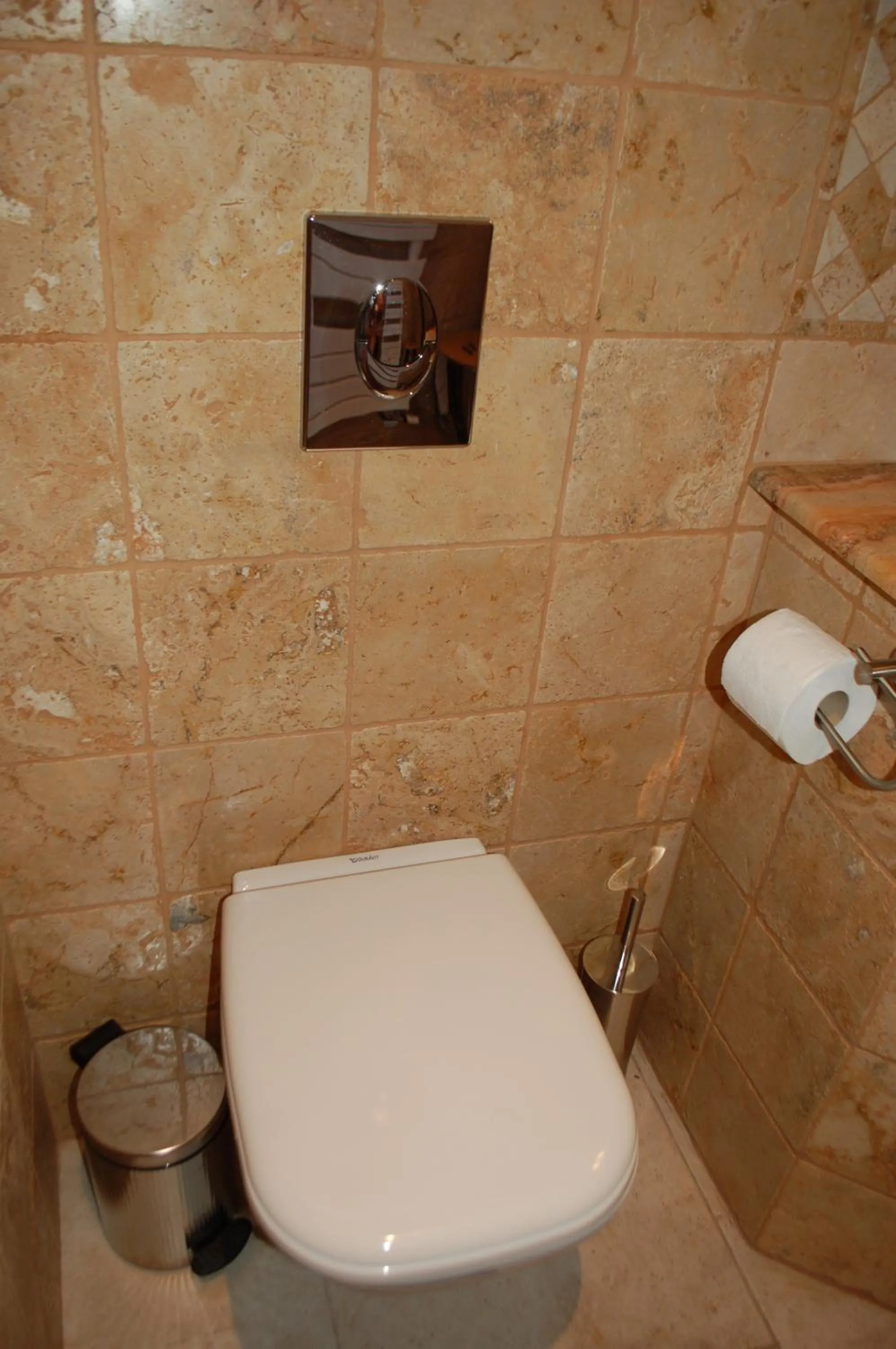 Toilet in La Lézardière