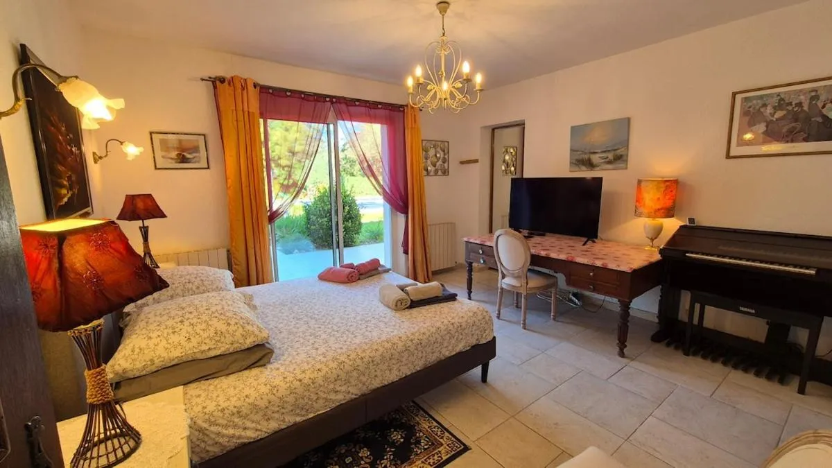 Bed in La Lézardière