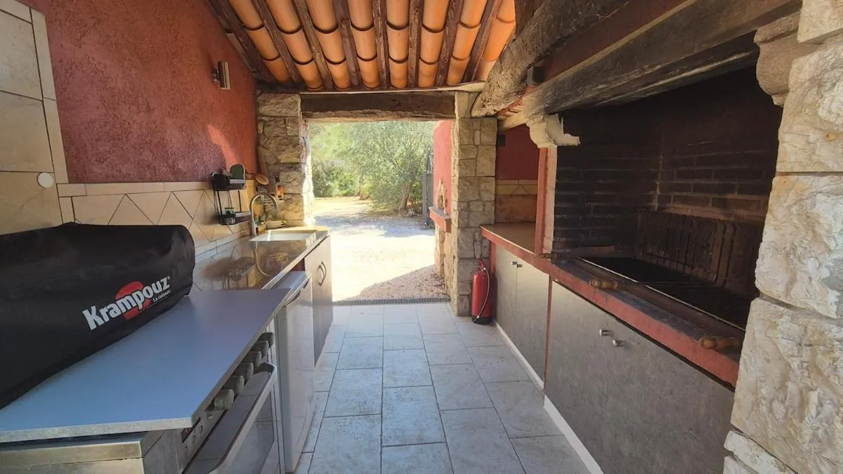 BBQ facilities in La Lézardière