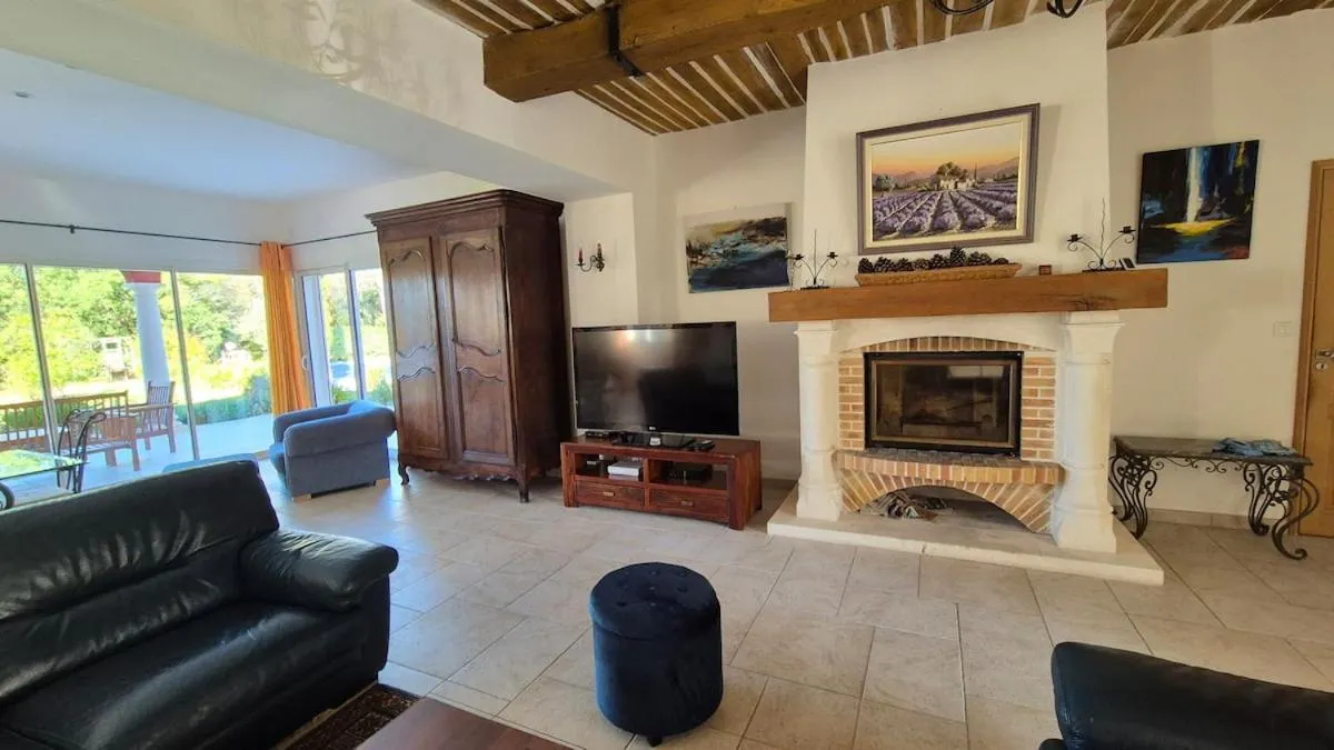 Communal lounge/ TV room in La Lézardière