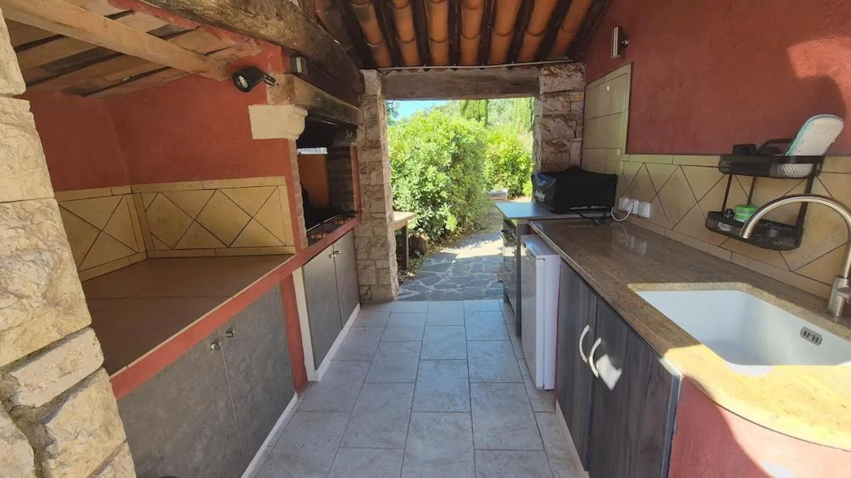BBQ facilities in La Lézardière
