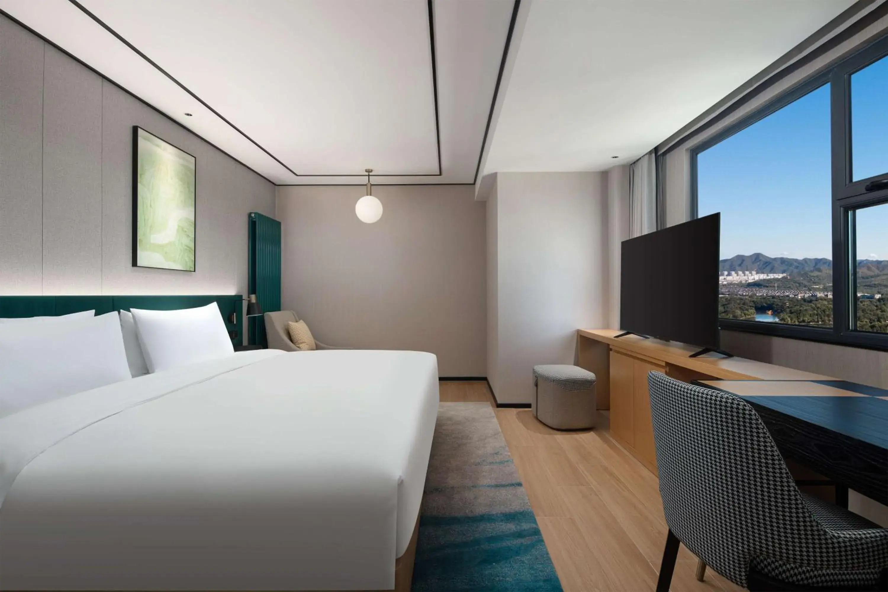 Deluxe King Room - Mountain View in Hilton Garden Inn Chengde Mountain Resort Deluxe King Room - Mountain View in Hilton Garden Inn Chengde Mountain Resort