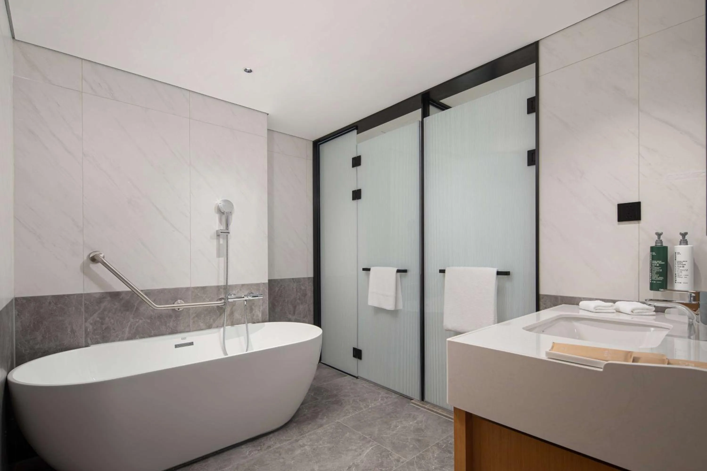 Bathroom in Hilton Garden Inn Chengde Mountain Resort