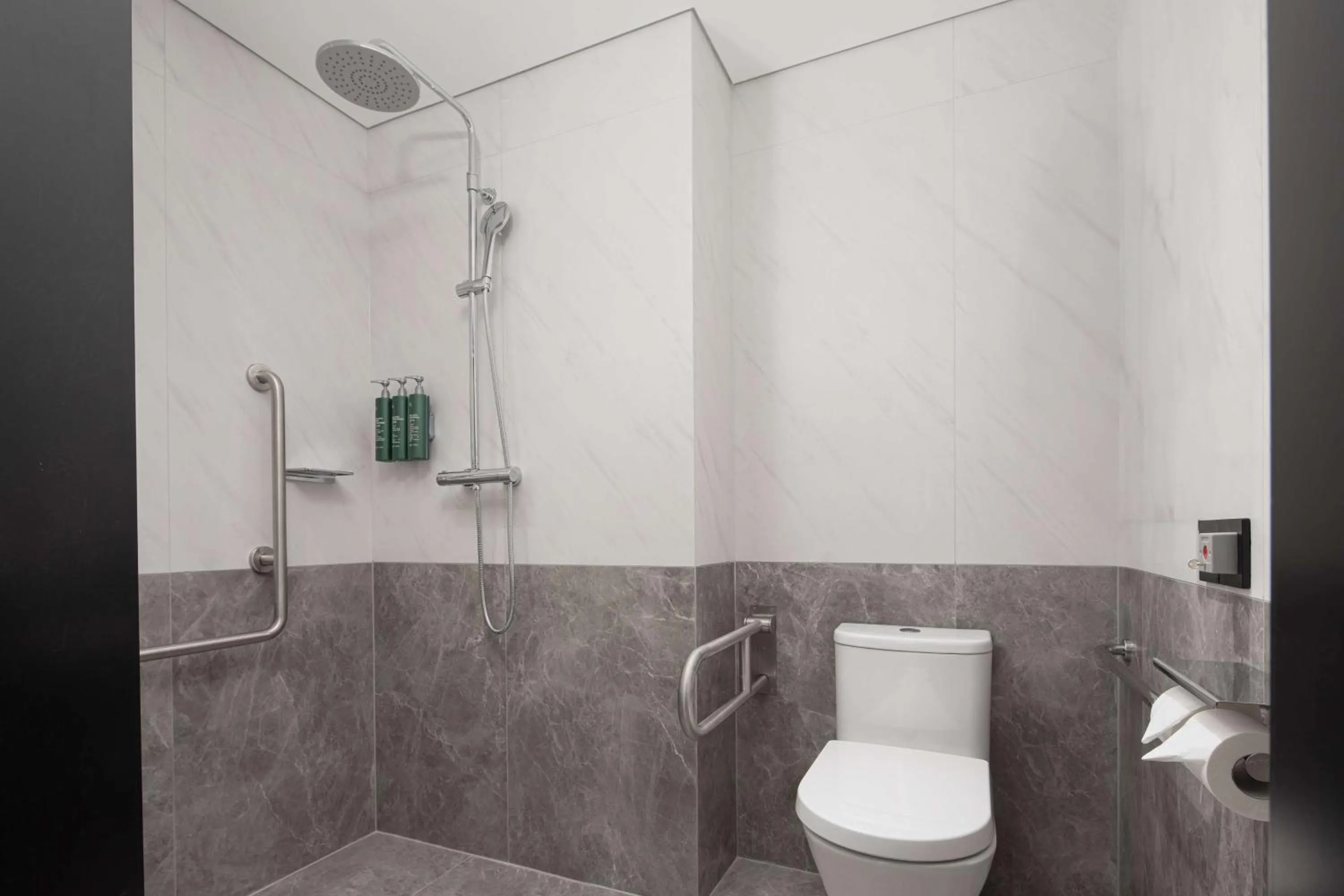 Bathroom in Hilton Garden Inn Chengde Mountain Resort