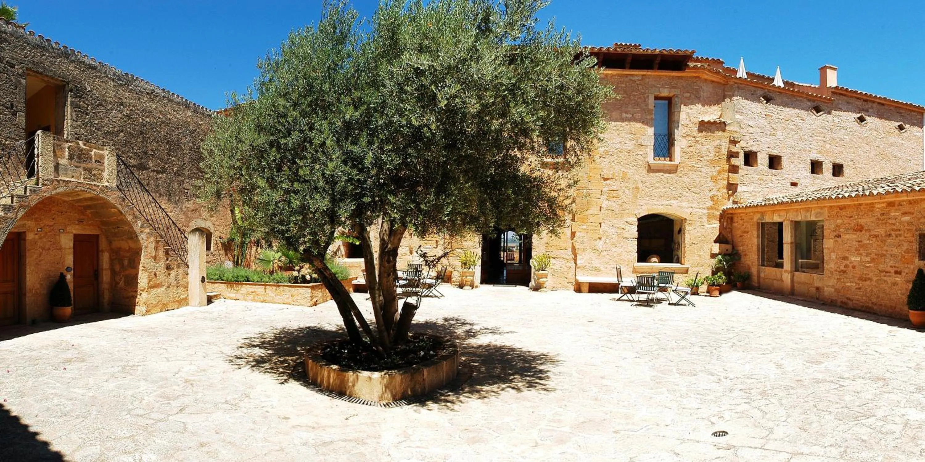 Facade/entrance in Casal Santa Eulalia