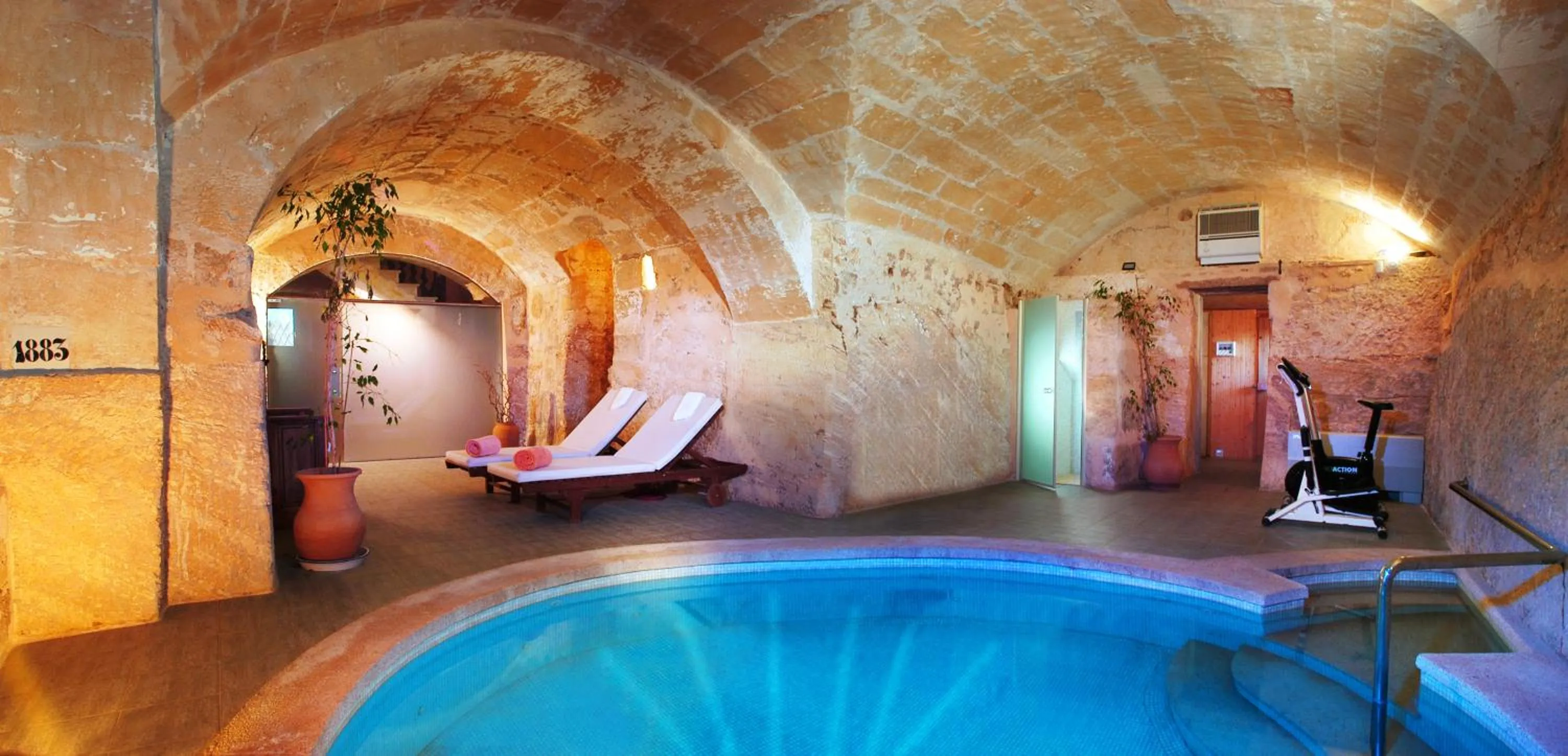 Hot Tub in Casal Santa Eulalia