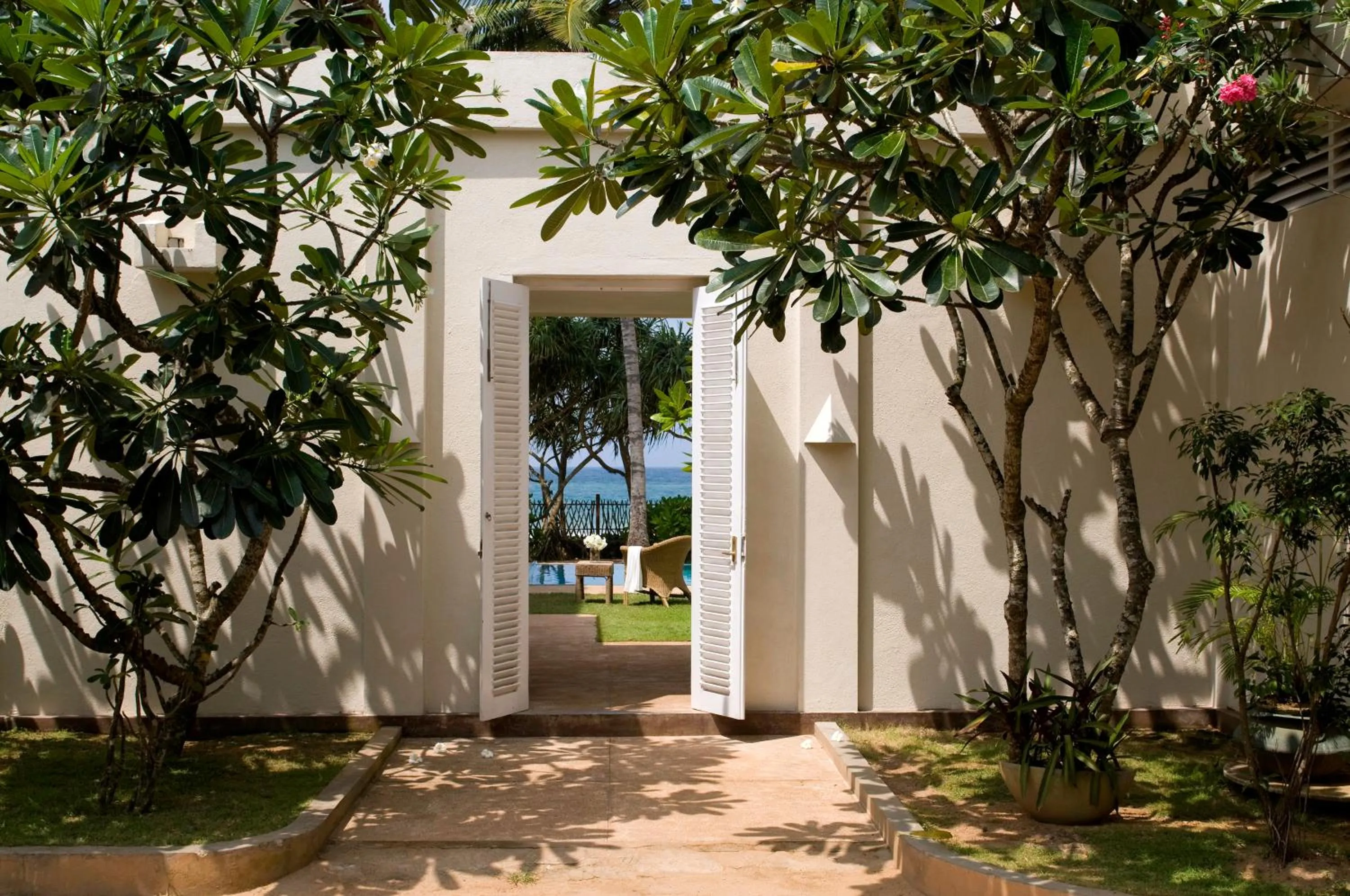 Facade/entrance in Sri Villas