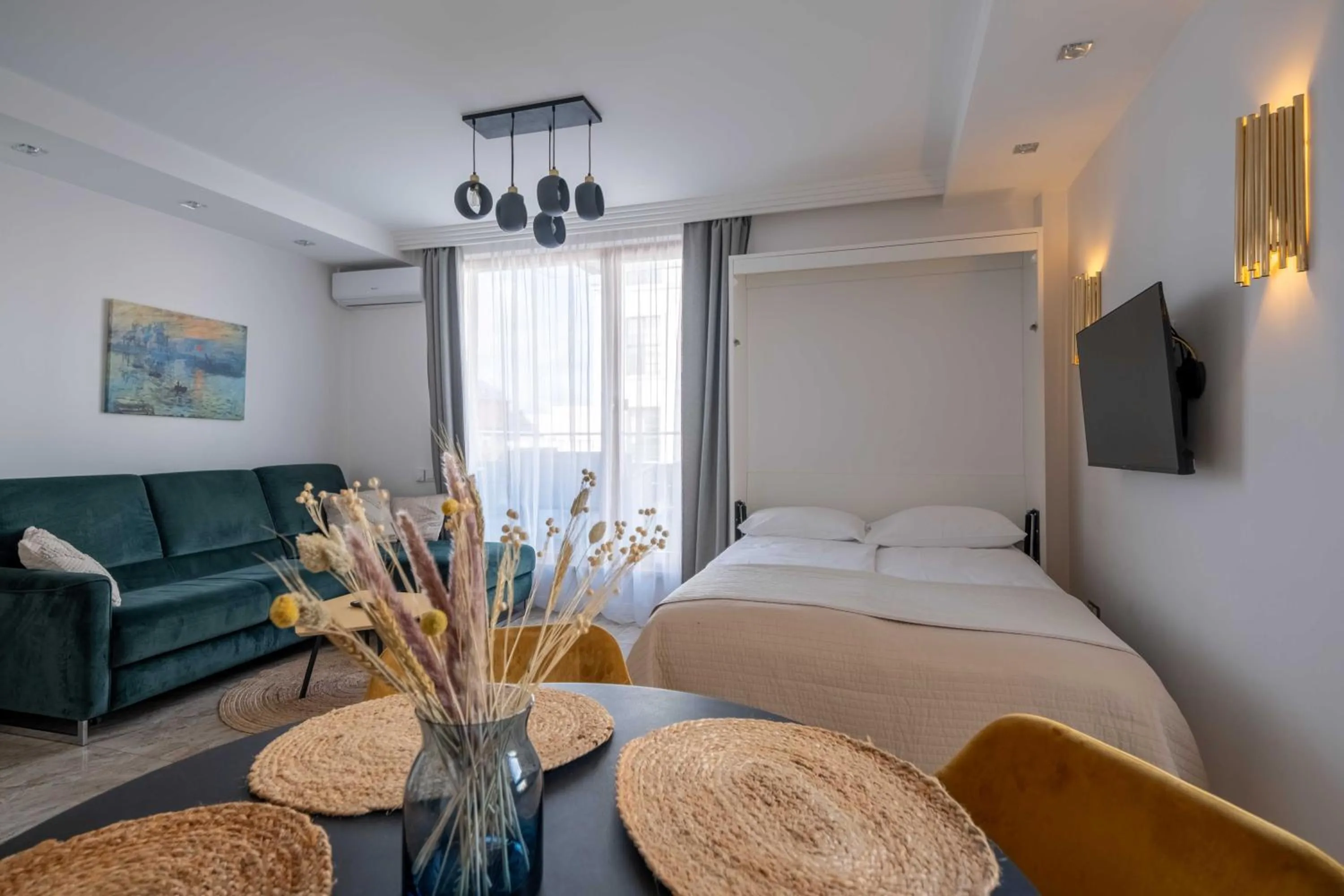 Communal lounge/ TV room, Bed in King Mindaugas Apartments