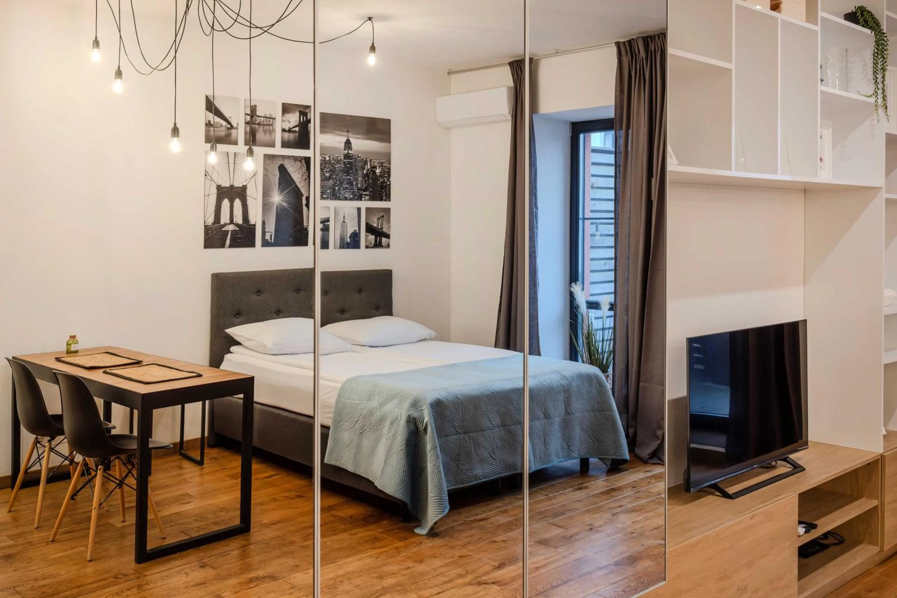 Communal lounge/ TV room, Bed in King Mindaugas Apartments