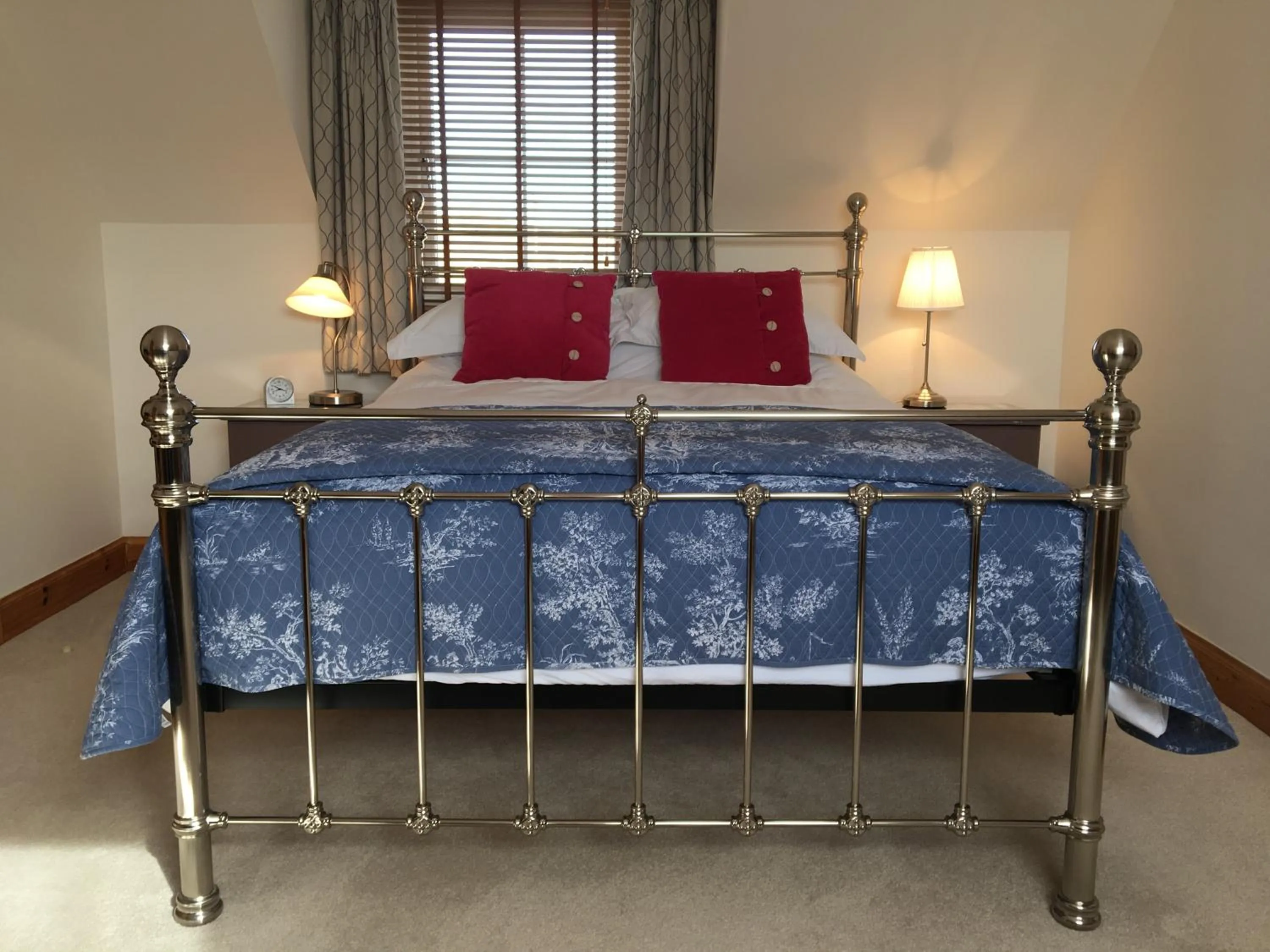 Bed in Off The Hill B&B