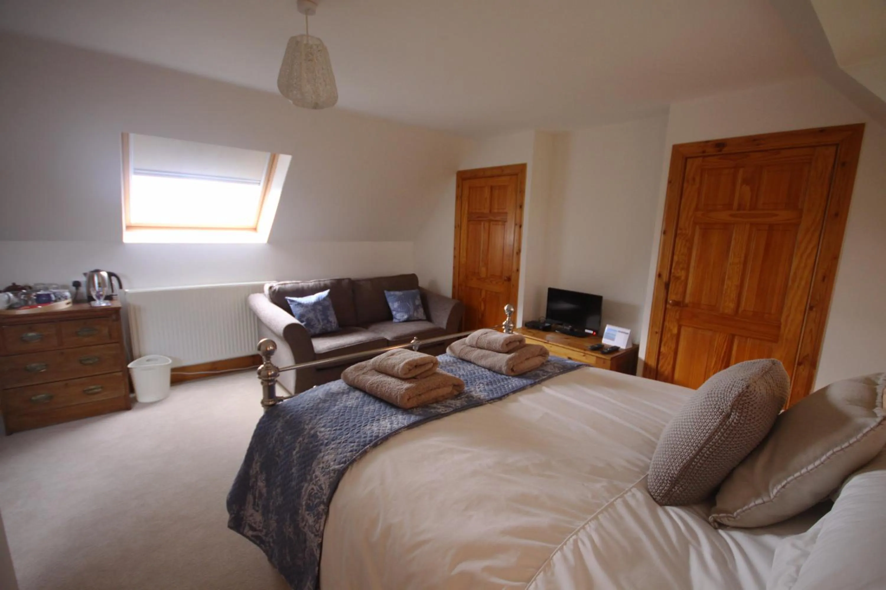 Bedroom, Bed in Off The Hill B&B