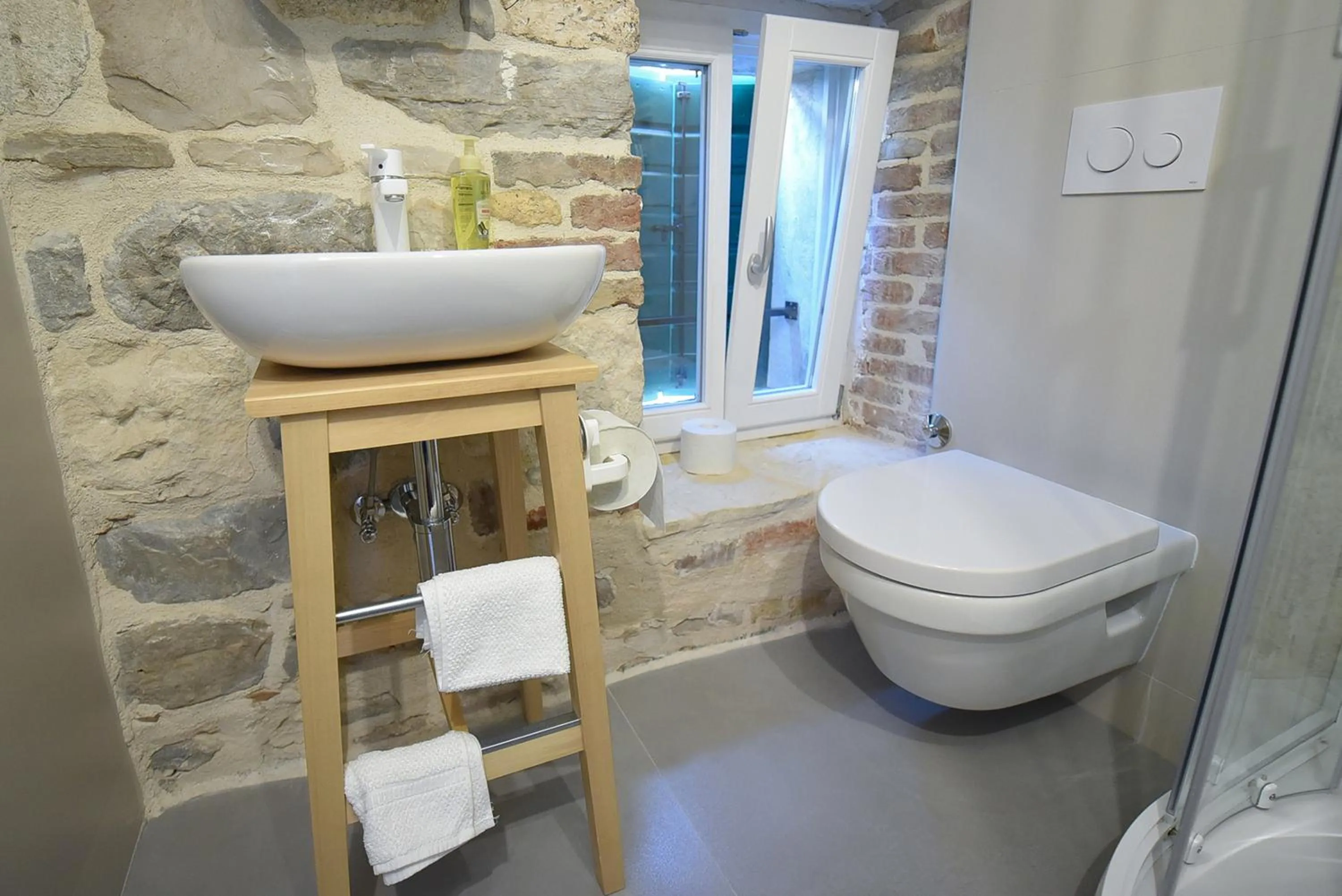 Bathroom in Pylon Rooms