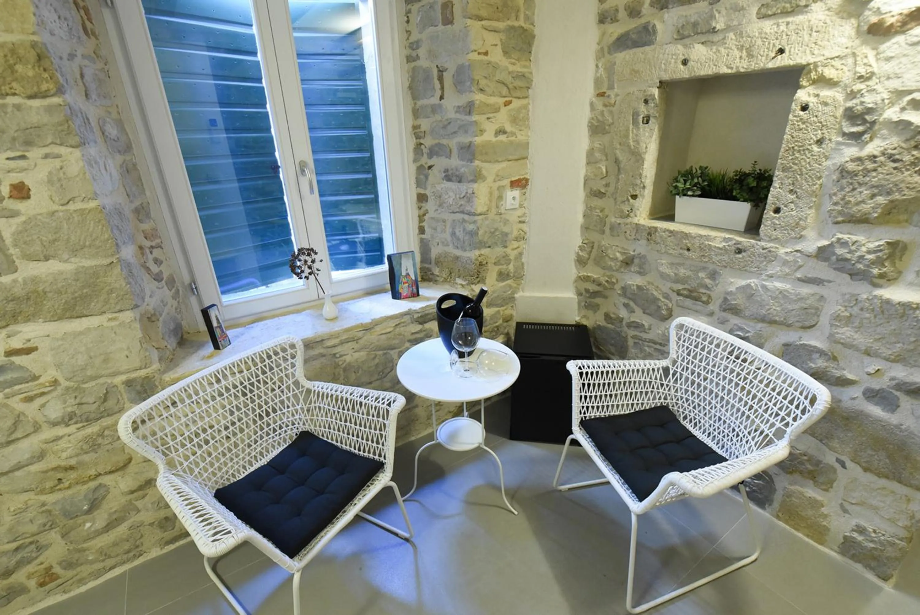 Living room in Pylon Rooms