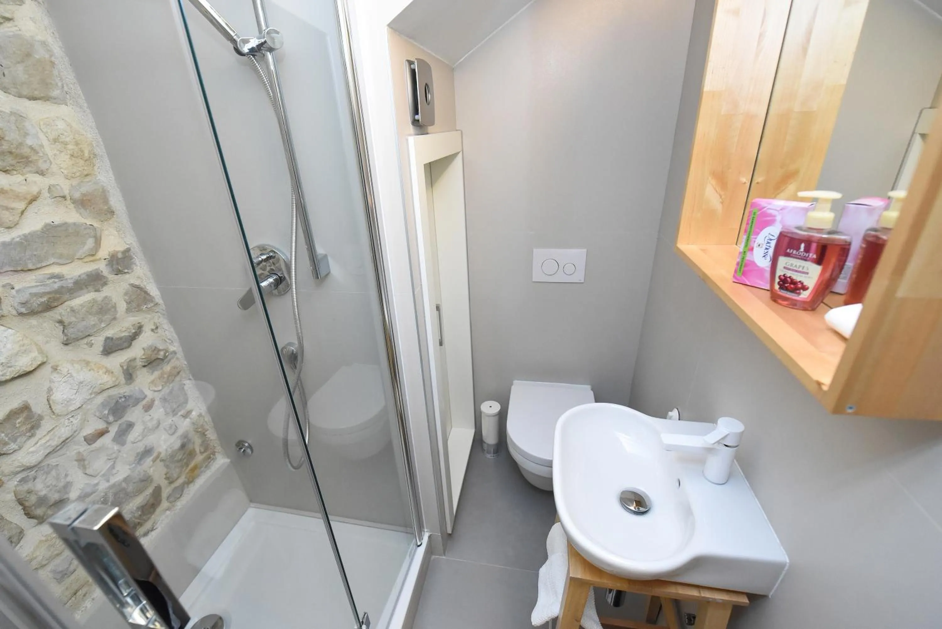 Bathroom in Pylon Rooms