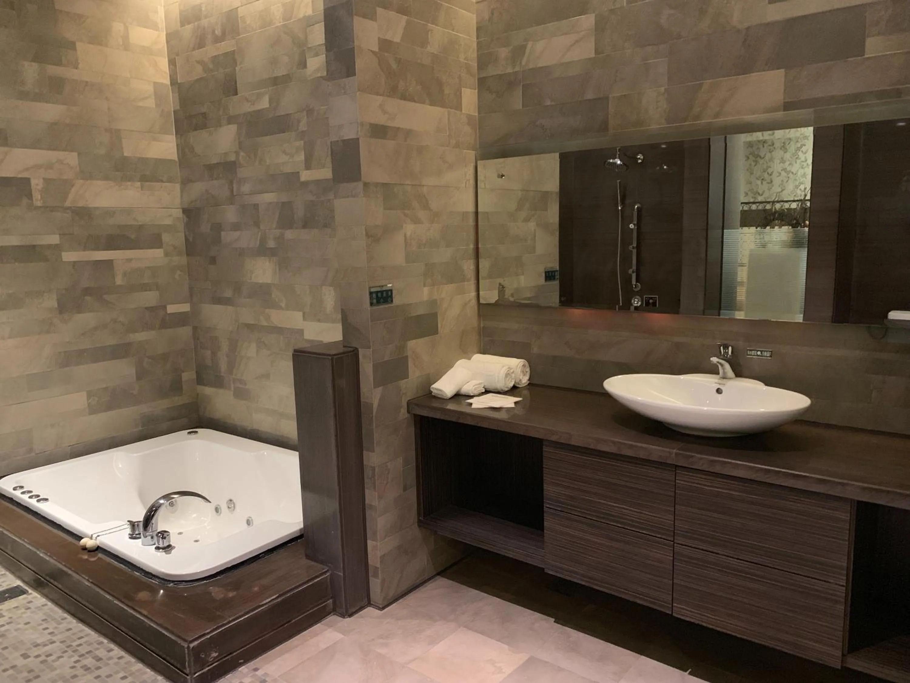 Bathroom in Lee Don Motel