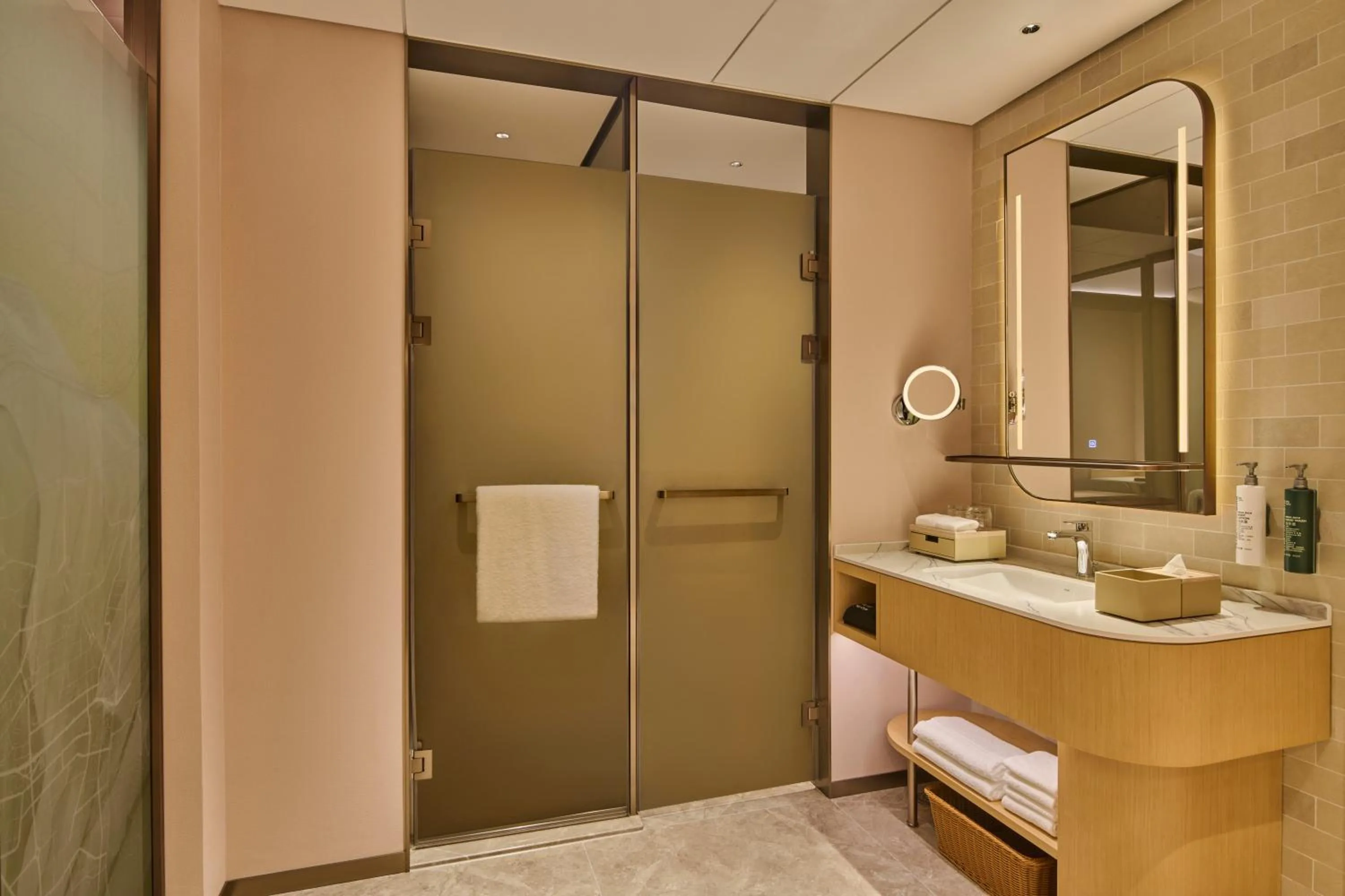 Toilet in Hilton Garden Inn Chongqing Central Park