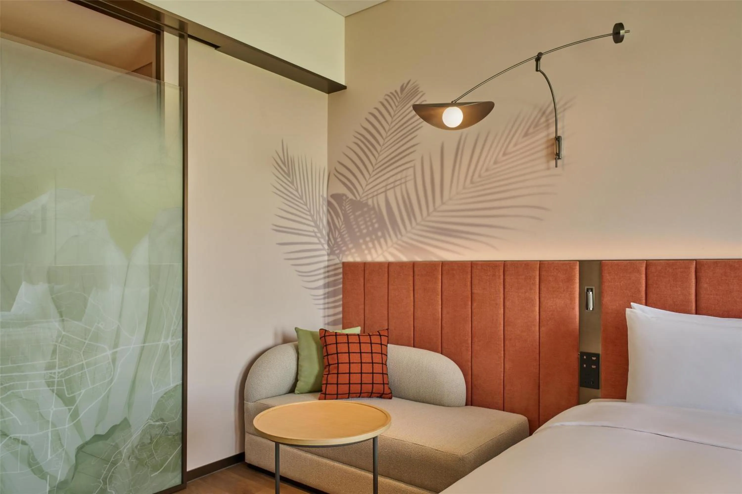 Living room, Bed in Hilton Garden Inn Chongqing Central Park