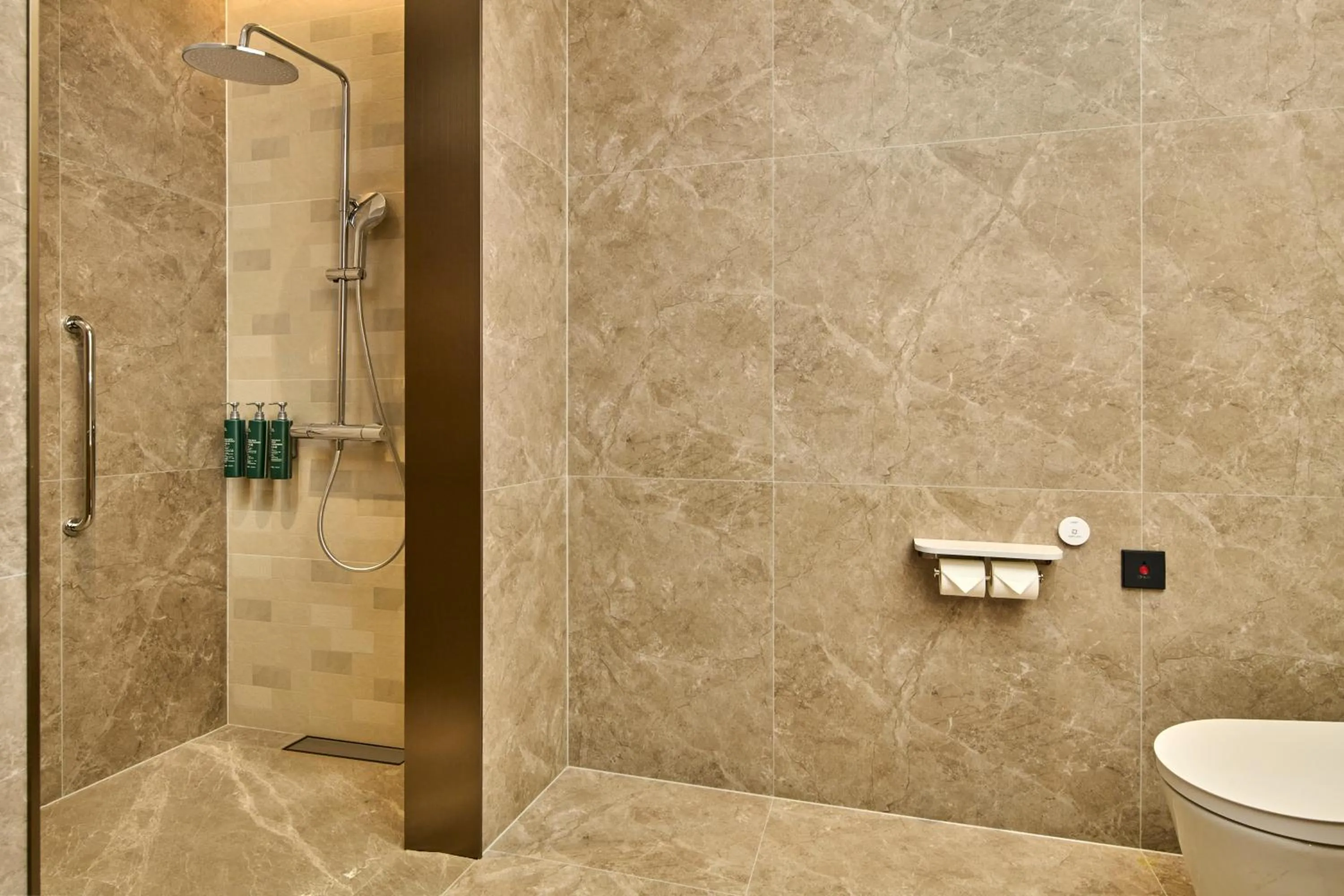 Toilet in Hilton Garden Inn Chongqing Central Park