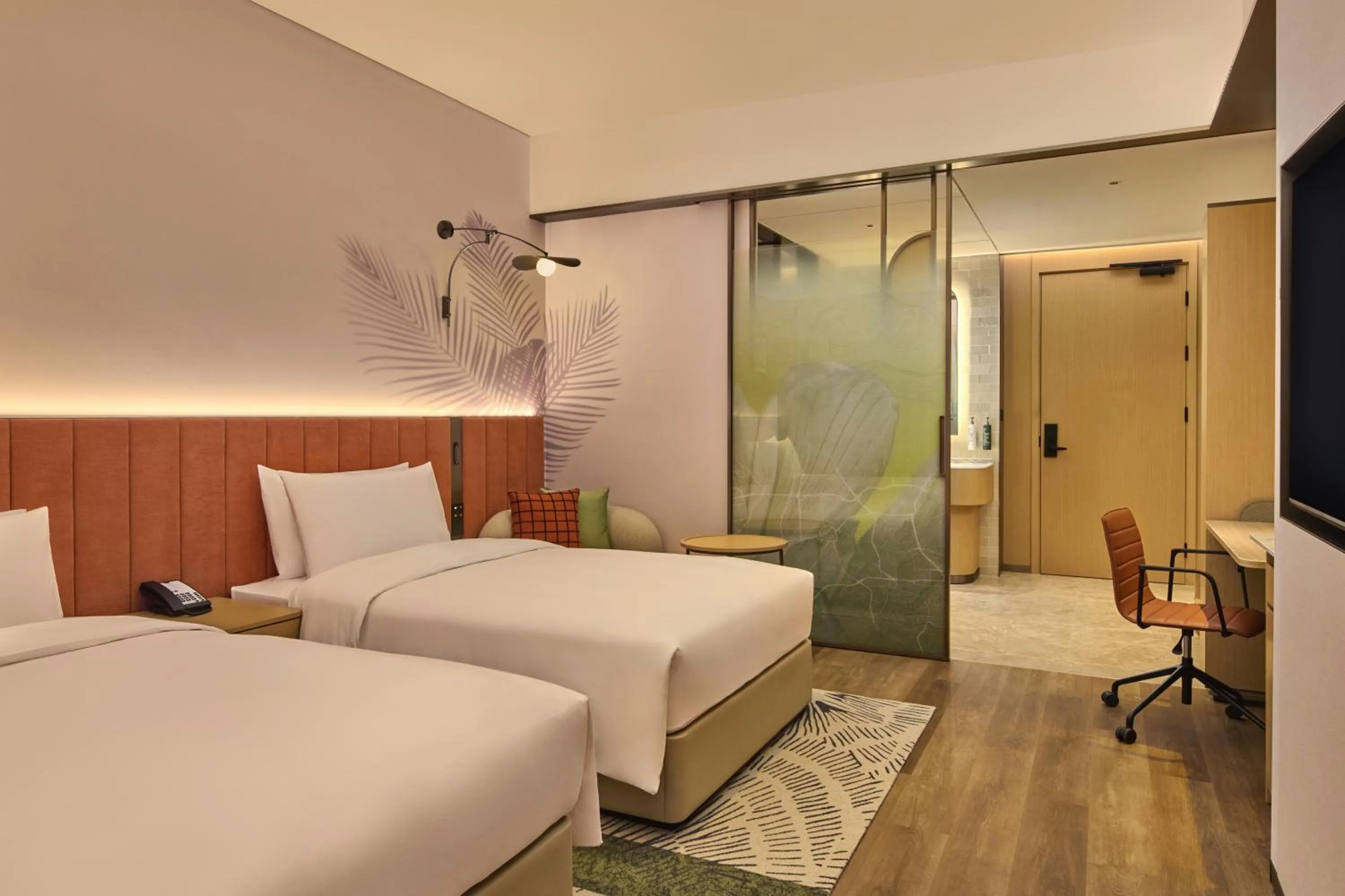 Photo of the whole room, Bed in Hilton Garden Inn Chongqing Central Park