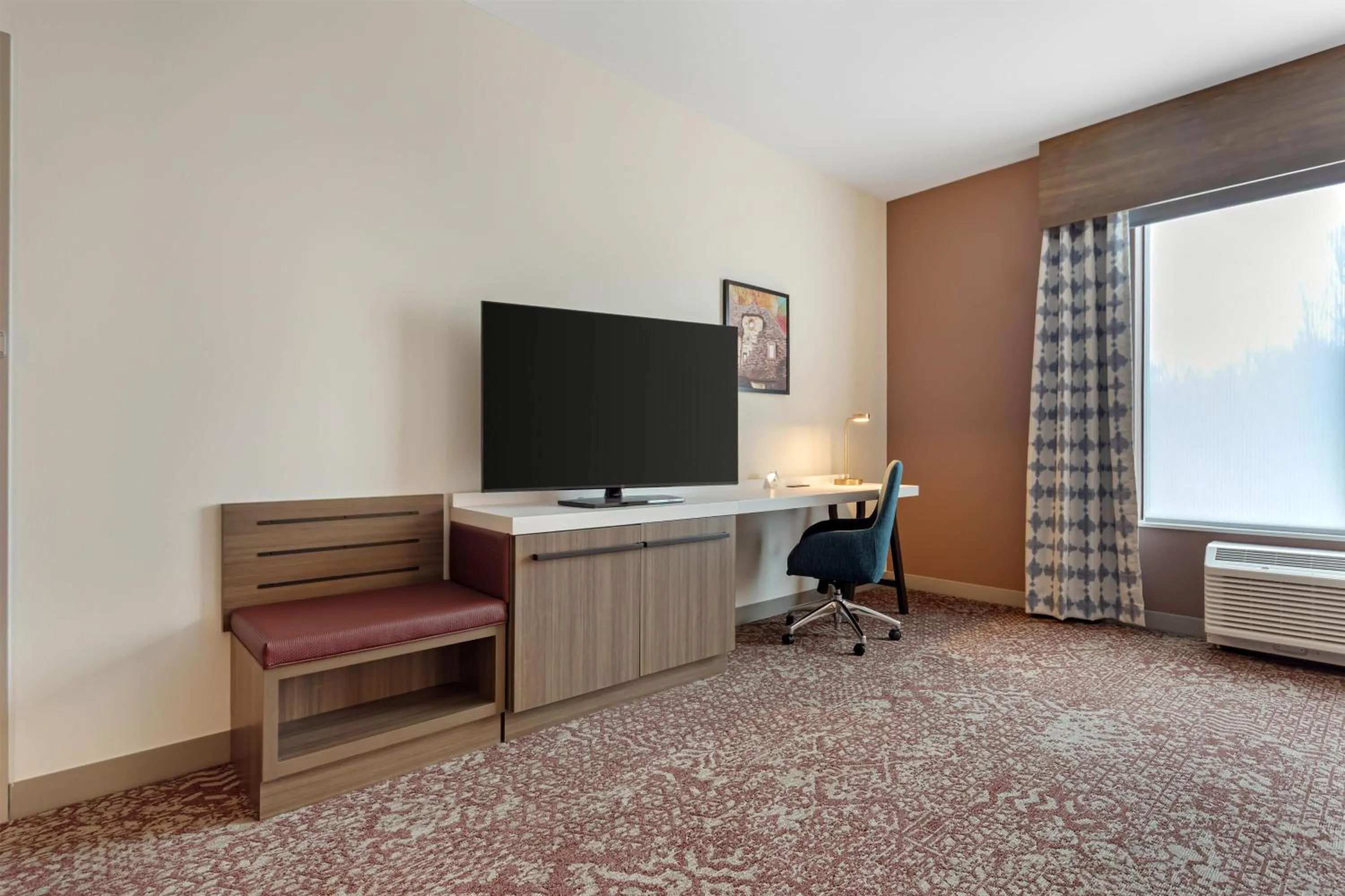 Bedroom in Hilton Garden Inn Media