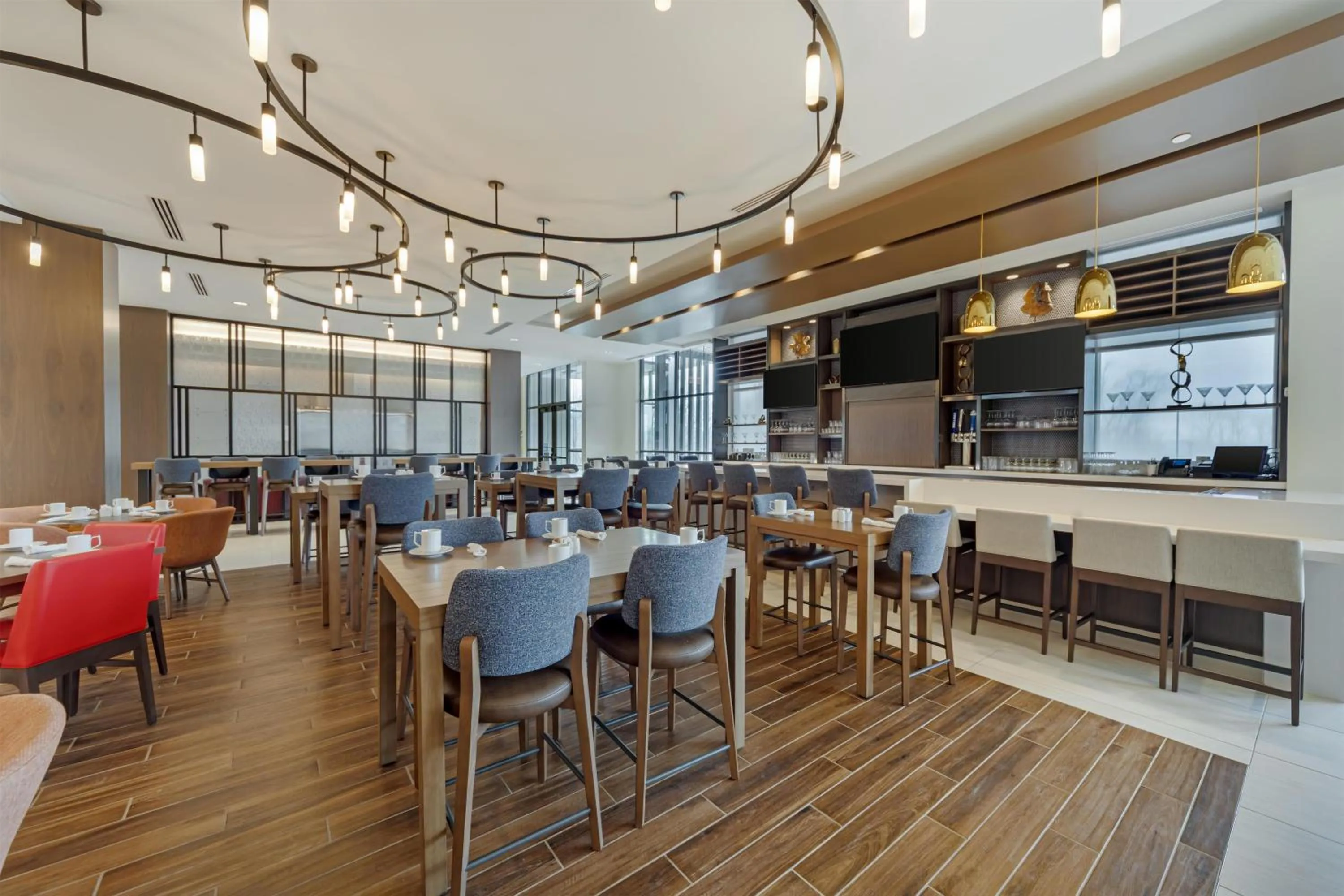 Restaurant/places to eat in Hilton Garden Inn Media