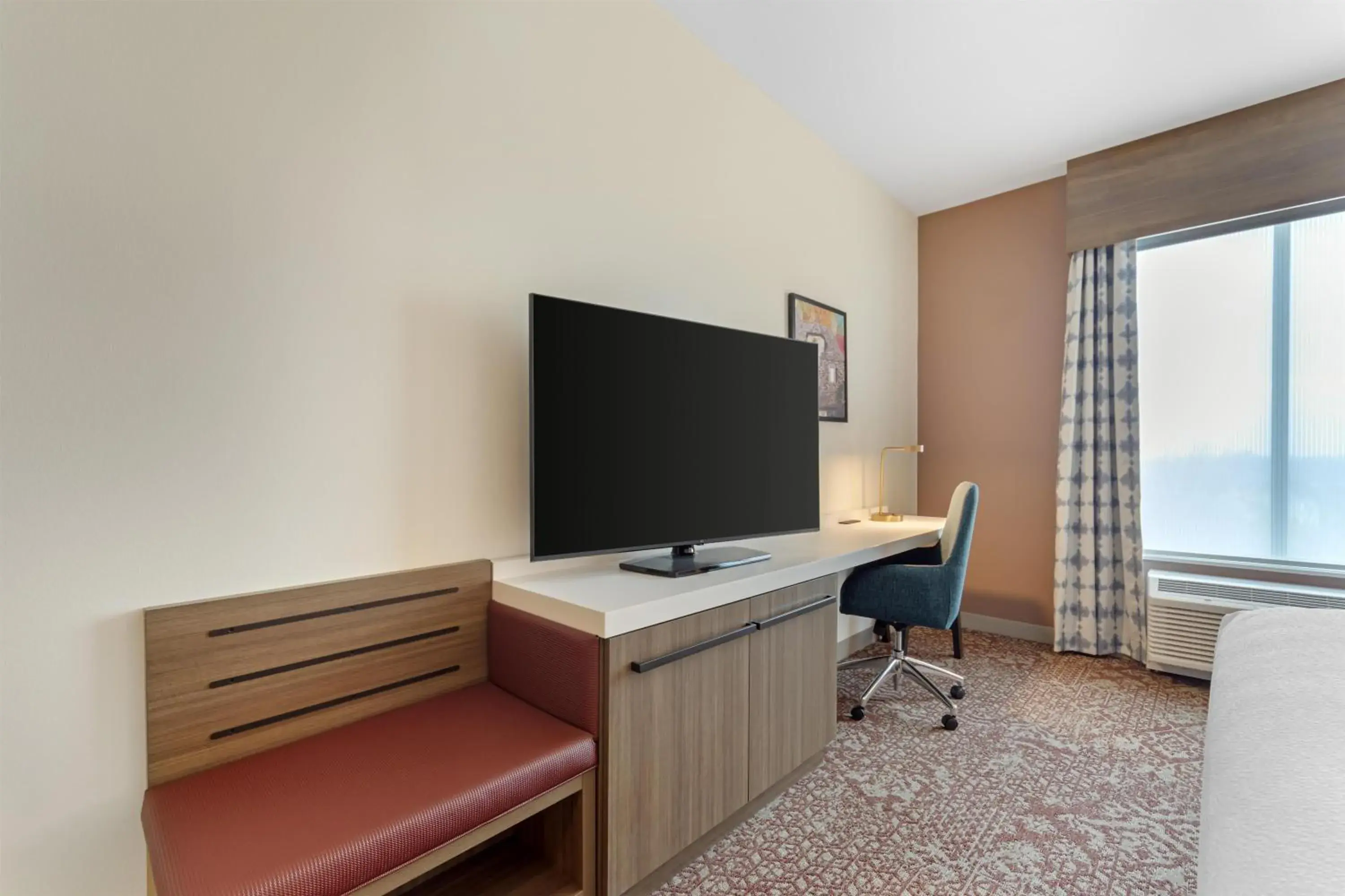 Queen Room with Two Queen Beds in Hilton Garden Inn Media Queen Room with Two Queen Beds in Hilton Garden Inn Media